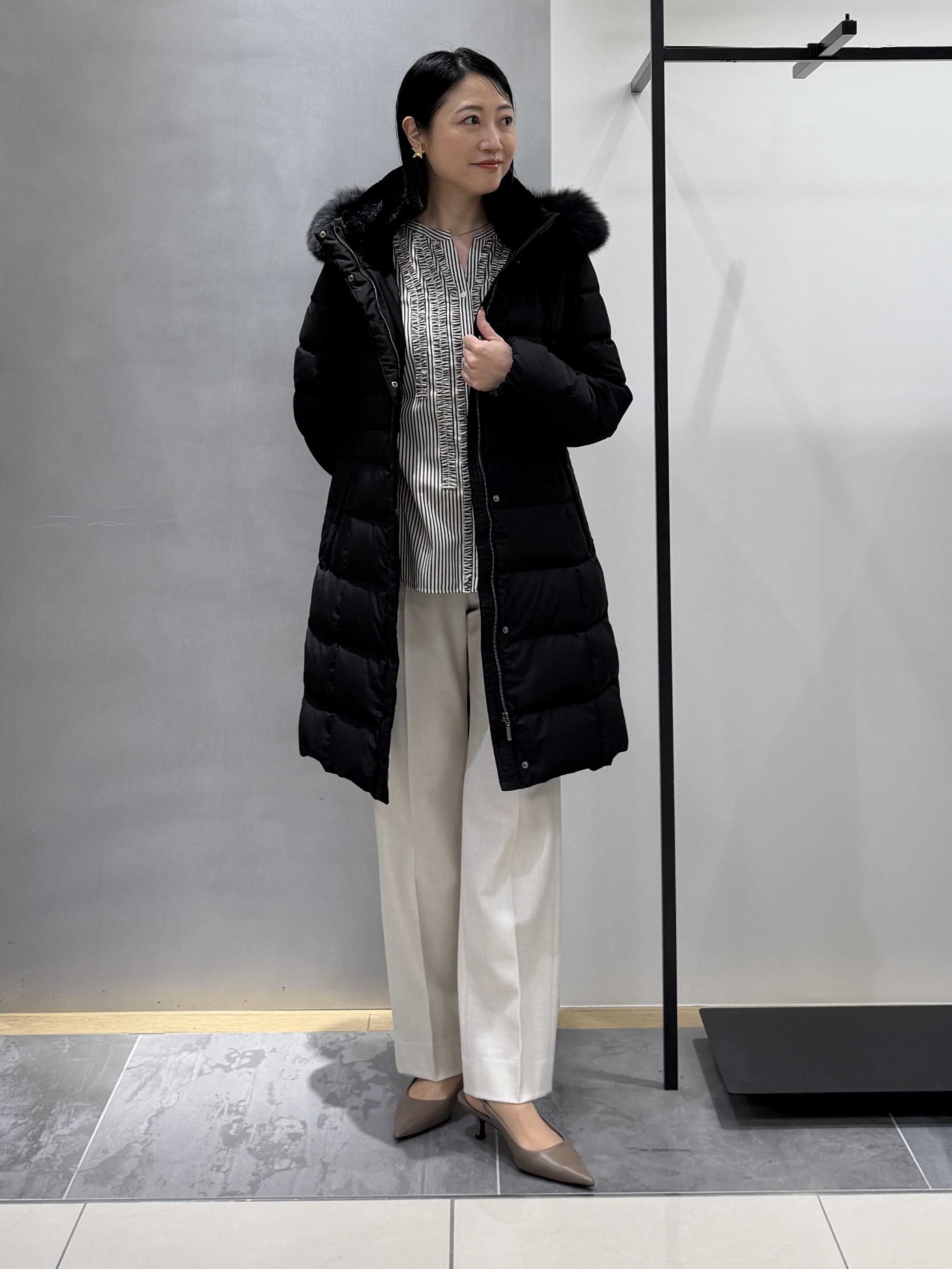 shihoさんの「INDIVI｜【名品／撥水／抗菌防臭】ロング丈リサイクルダウンコート」を使ったコーディネート