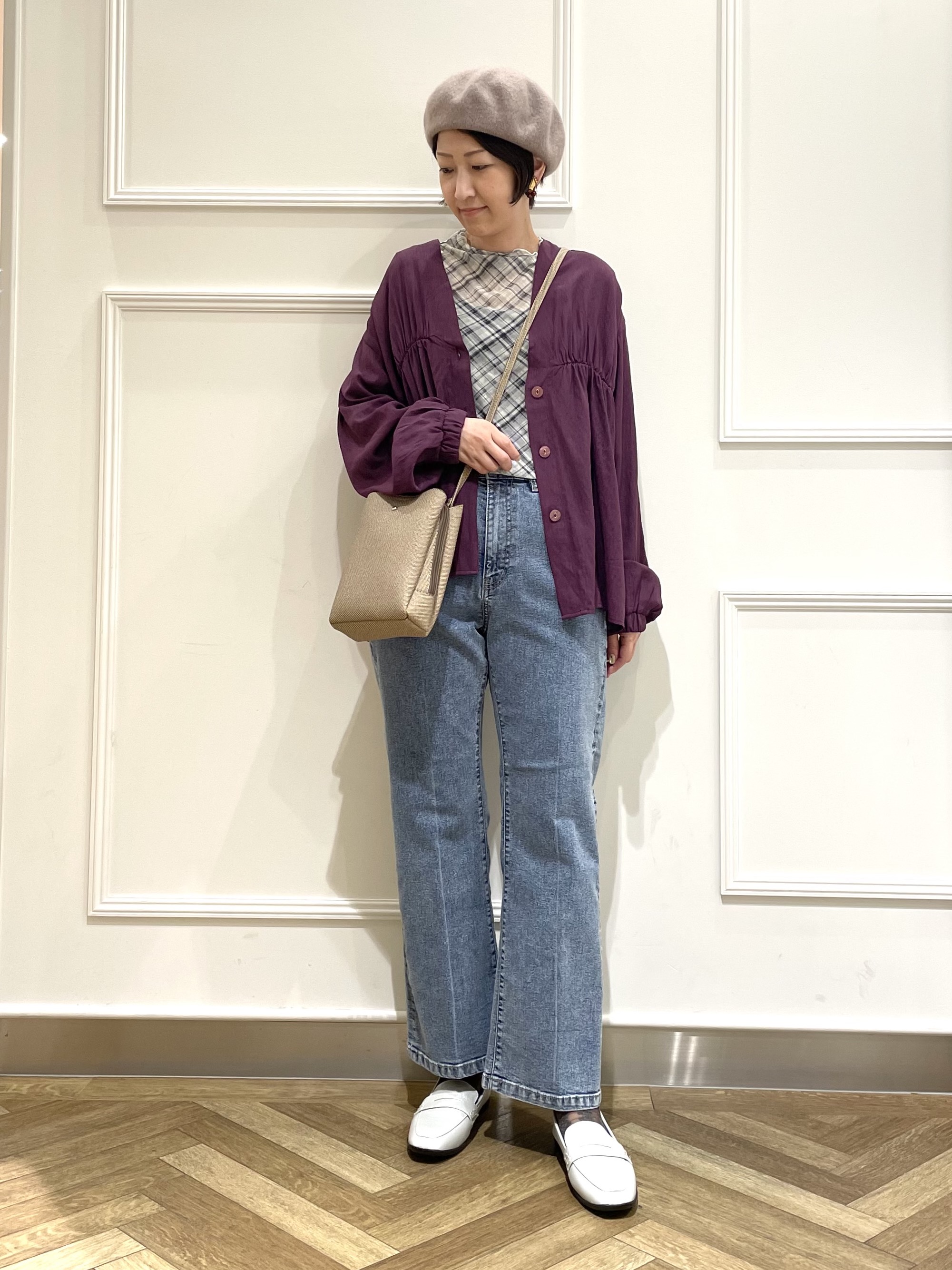 SOさんの「SHOO･LA･RUE｜【S-LL/洗濯機可】着痩せシルエット シャーリングシャツカーディガン」を使ったコーディネート