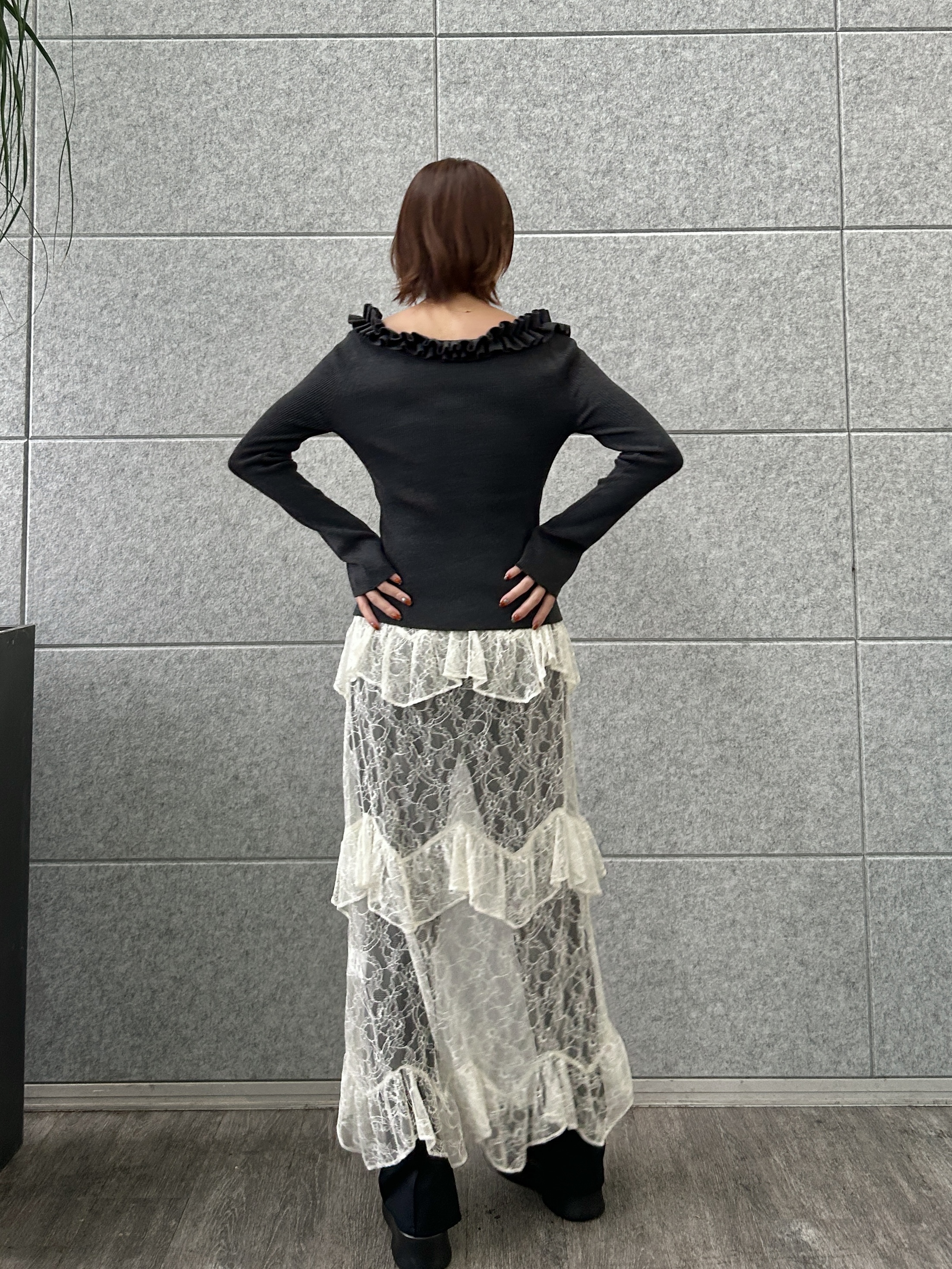 harunaさんの「CODE A｜frill frame knit」を使ったコーディネート