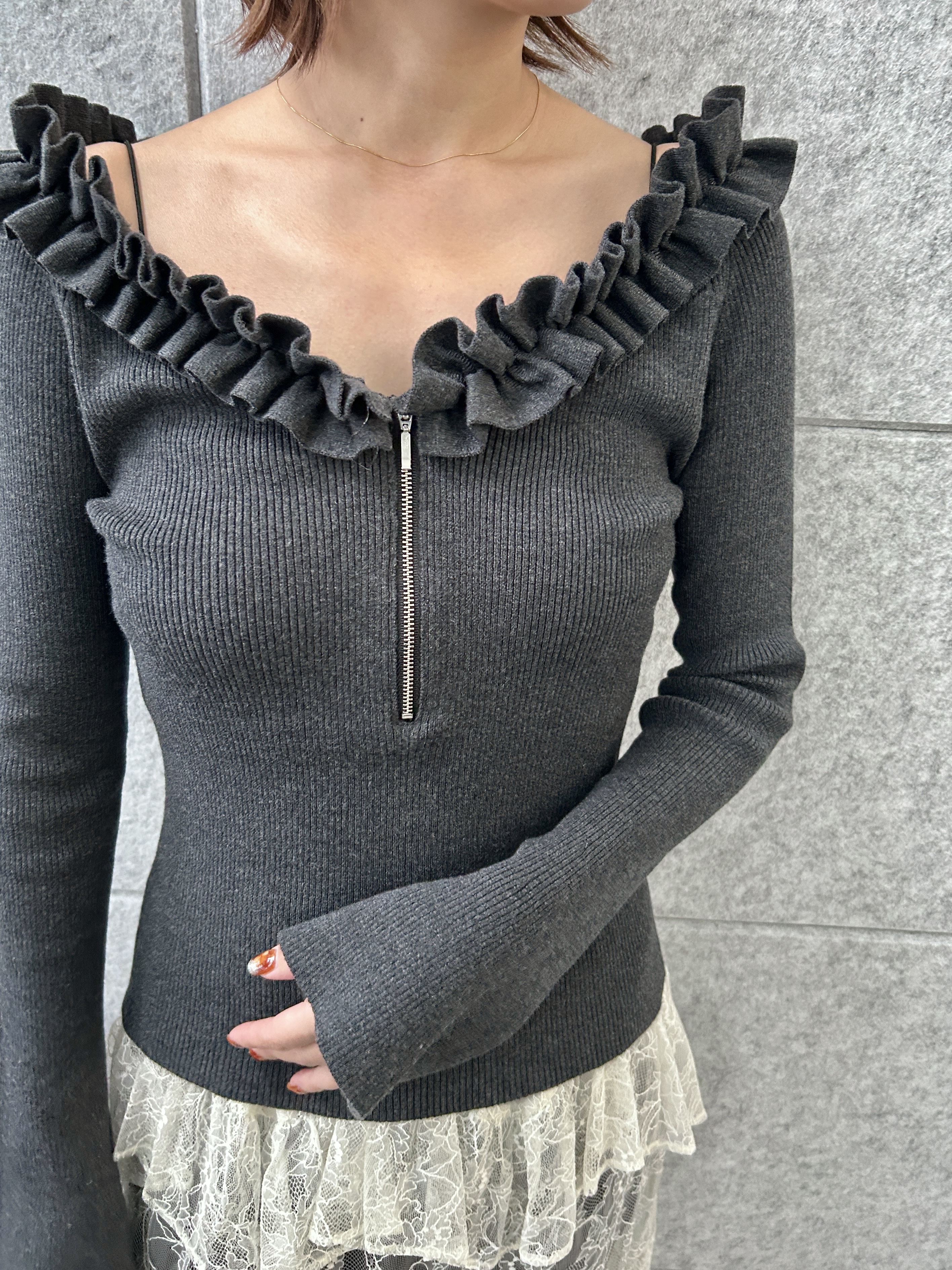 harunaさんの「CODE A｜frill frame knit」を使ったコーディネート