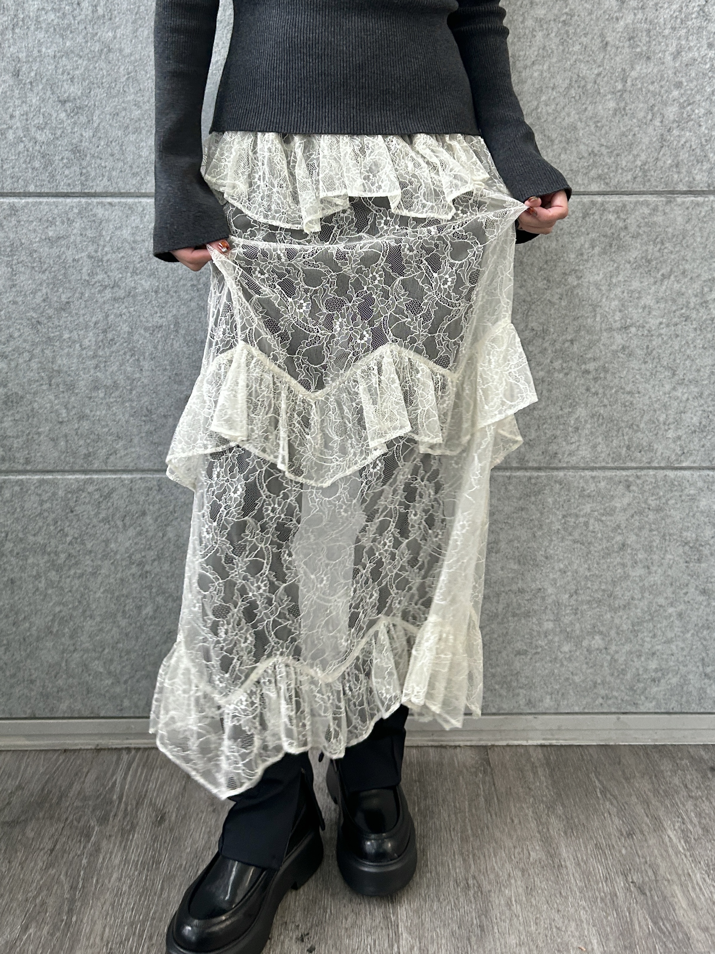 harunaさんの「CODE A｜frill frame knit」を使ったコーディネート