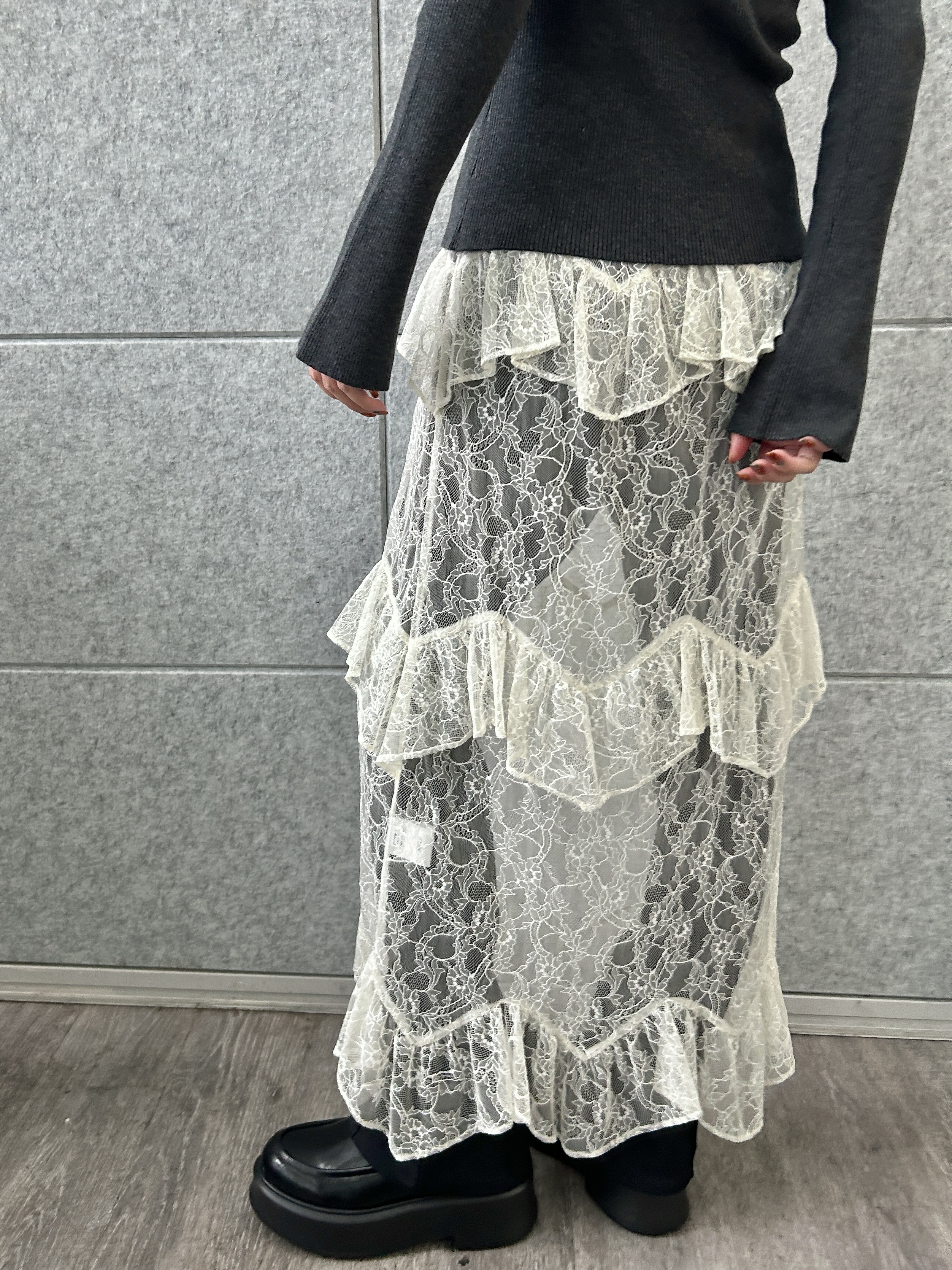 harunaさんの「CODE A｜frill frame knit」を使ったコーディネート