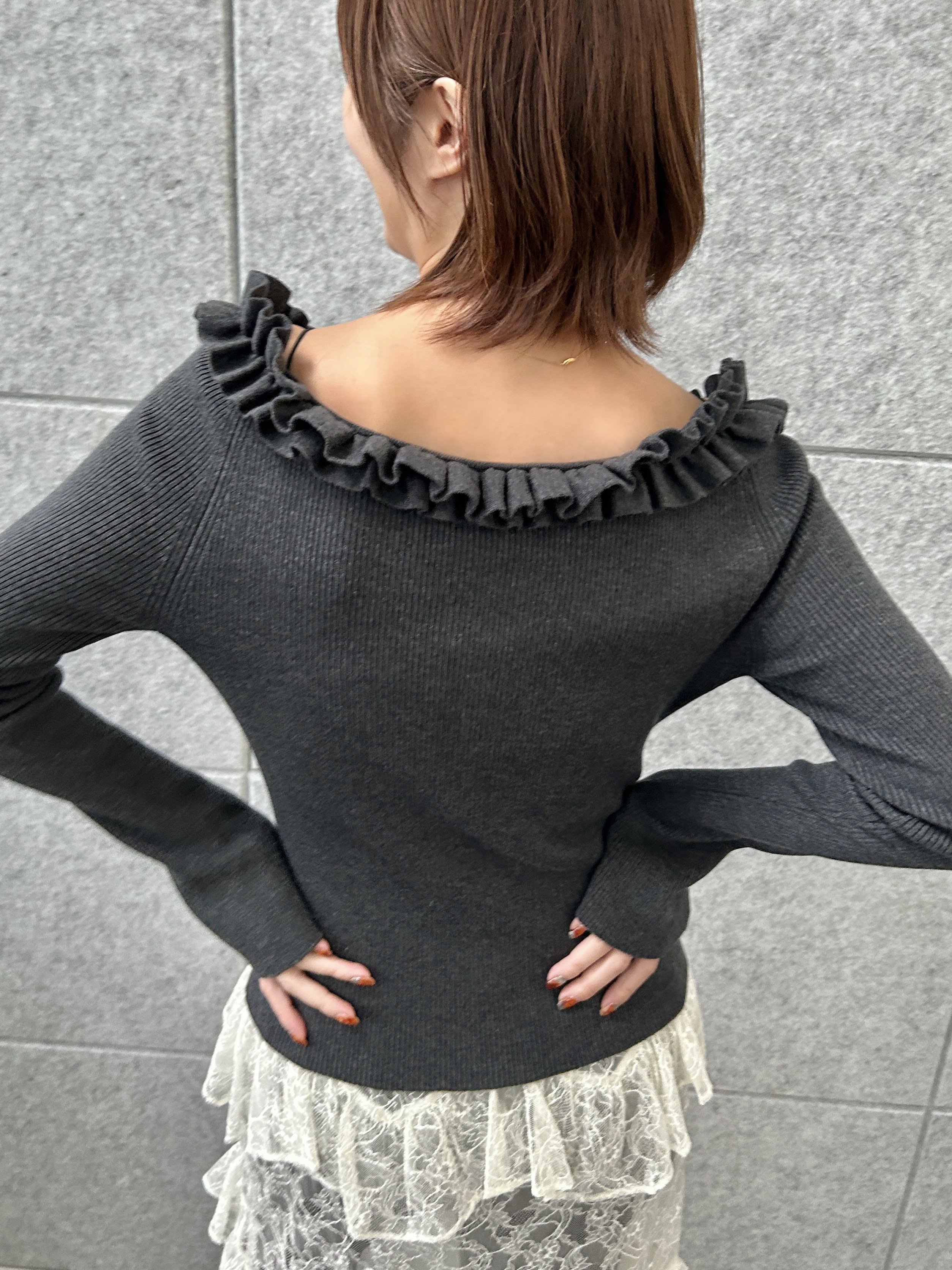 harunaさんの「CODE A｜frill frame knit」を使ったコーディネート