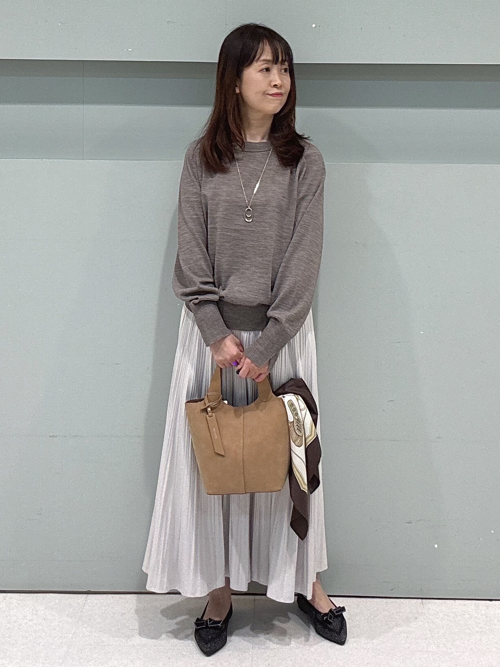 makiさんの「UNTITLED｜【アンサンブル可能/オンオフ使える】シルクウールカシミヤプルオーバー」を使ったコーディネート