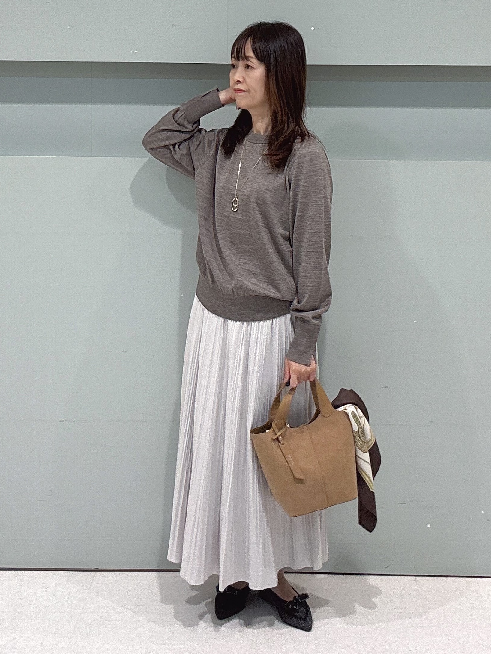 makiさんの「UNTITLED｜【アンサンブル可能/オンオフ使える】シルクウールカシミヤプルオーバー」を使ったコーディネート