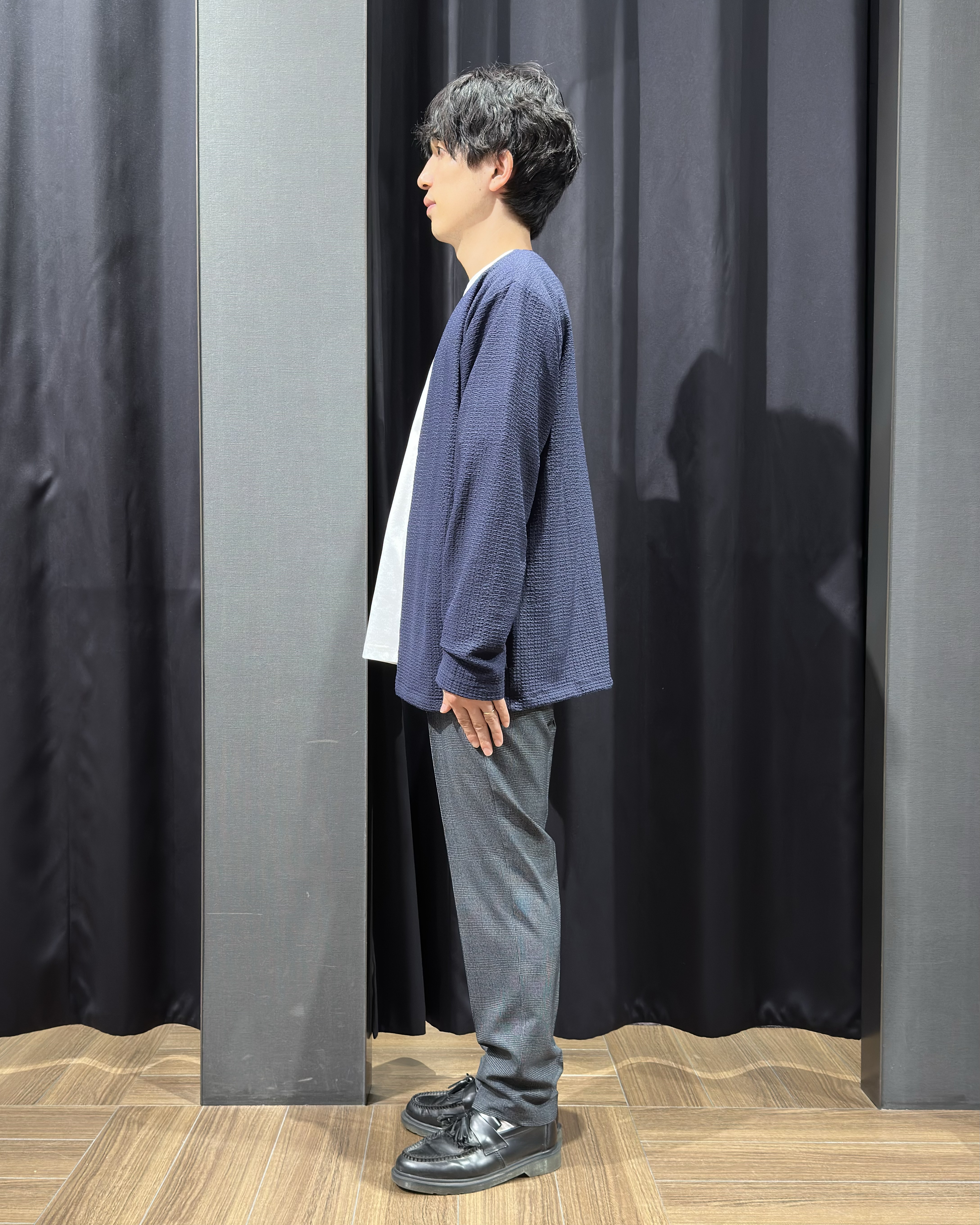 tomoyaさんの「THE SHOP TK｜【2点セット／洗濯機OK】長袖カーディガン+半袖Tシャツ」を使ったコーディネート