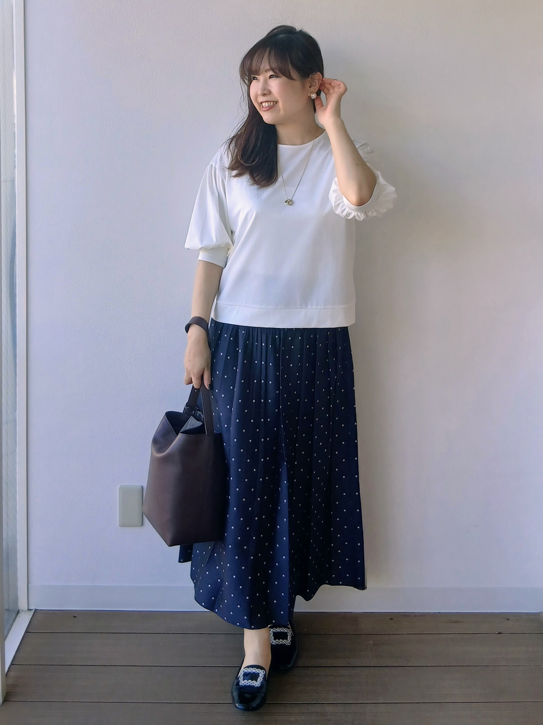 なみきさんの「UNTITLED｜【楽にきれい見え/体型カバー】パフスリーブジャージトップス」を使ったコーディネート