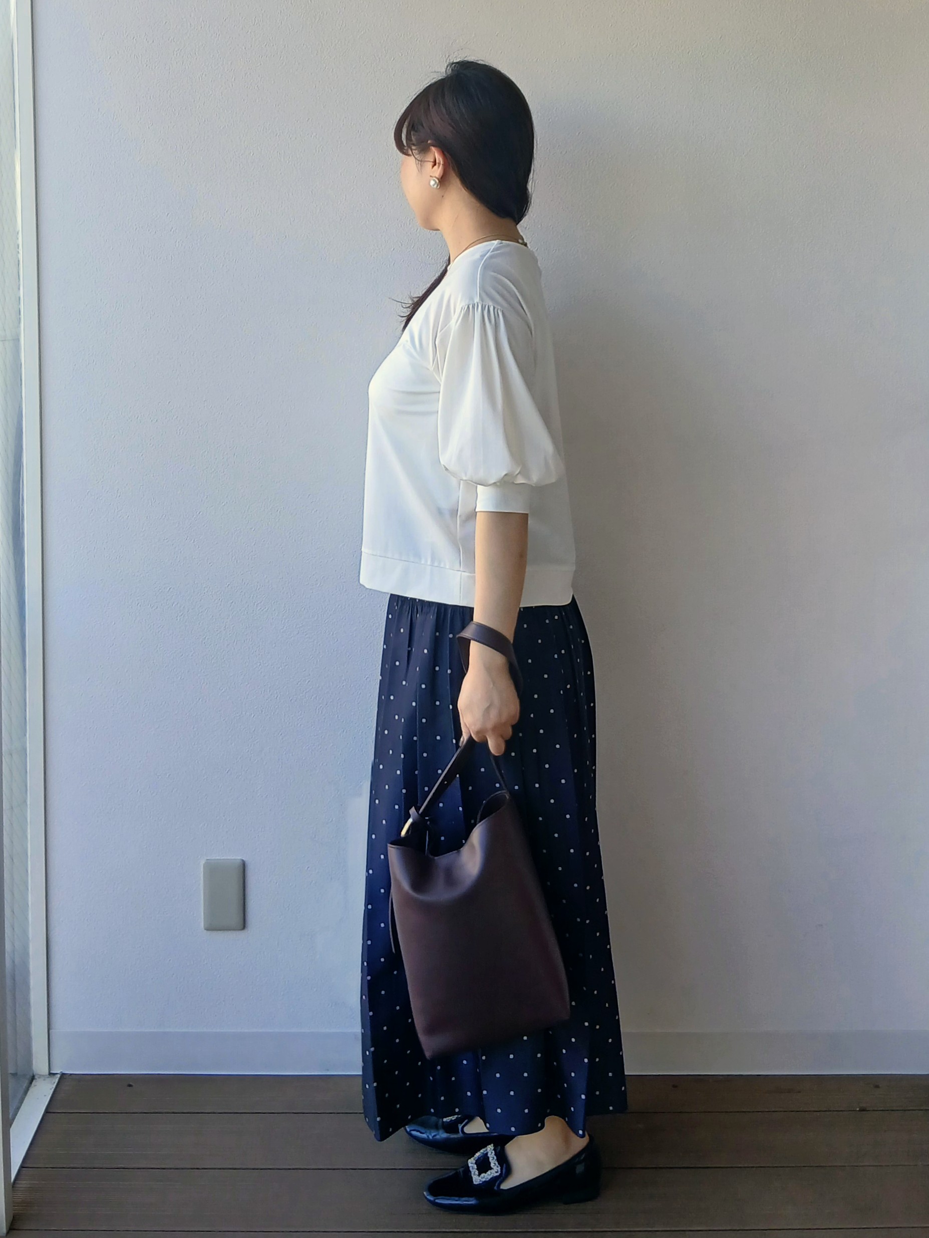 なみきさんの「UNTITLED｜【楽にきれい見え/体型カバー】パフスリーブジャージトップス」を使ったコーディネート