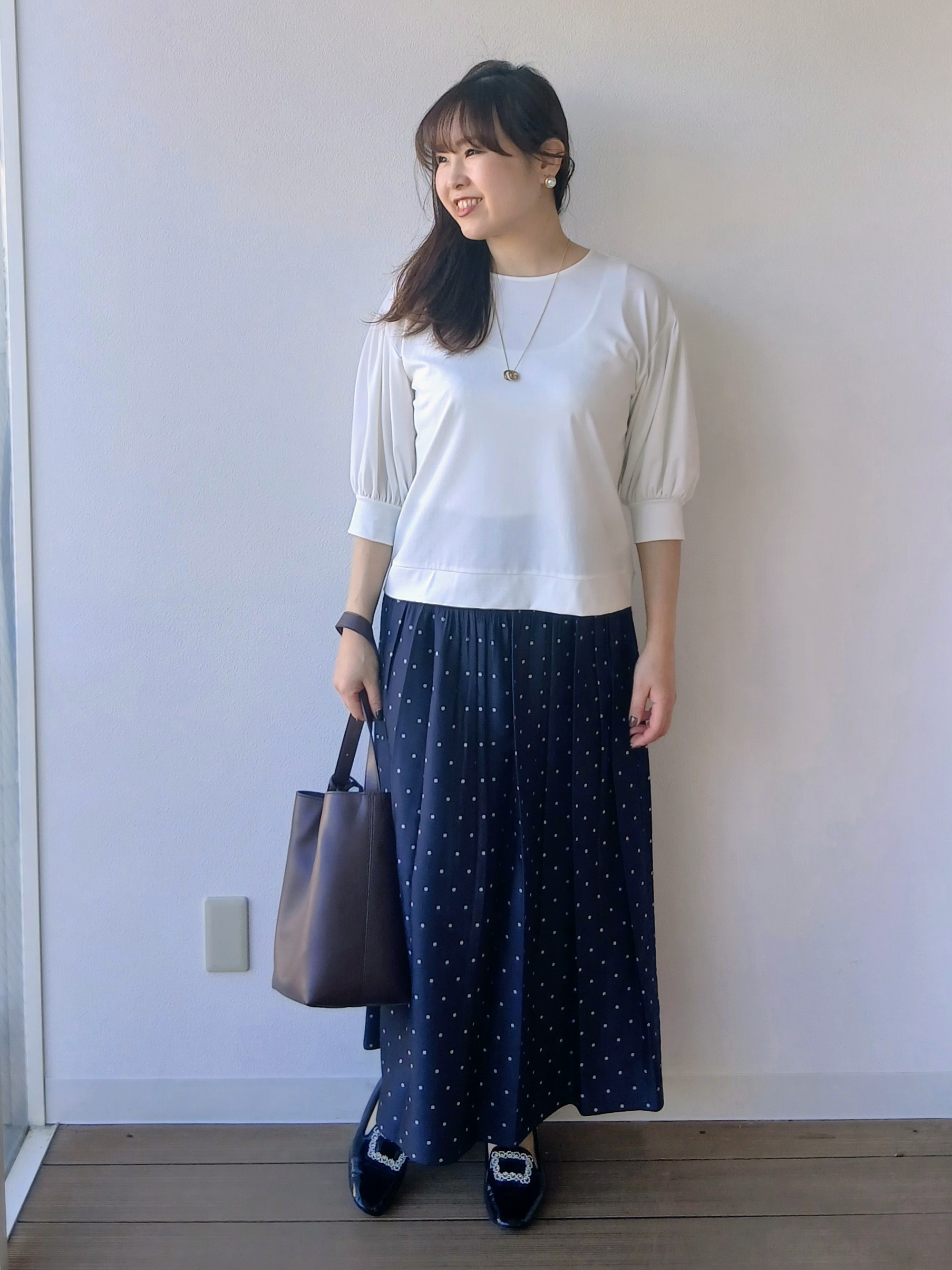 なみきさんの「UNTITLED｜【楽にきれい見え/体型カバー】パフスリーブジャージトップス」を使ったコーディネート