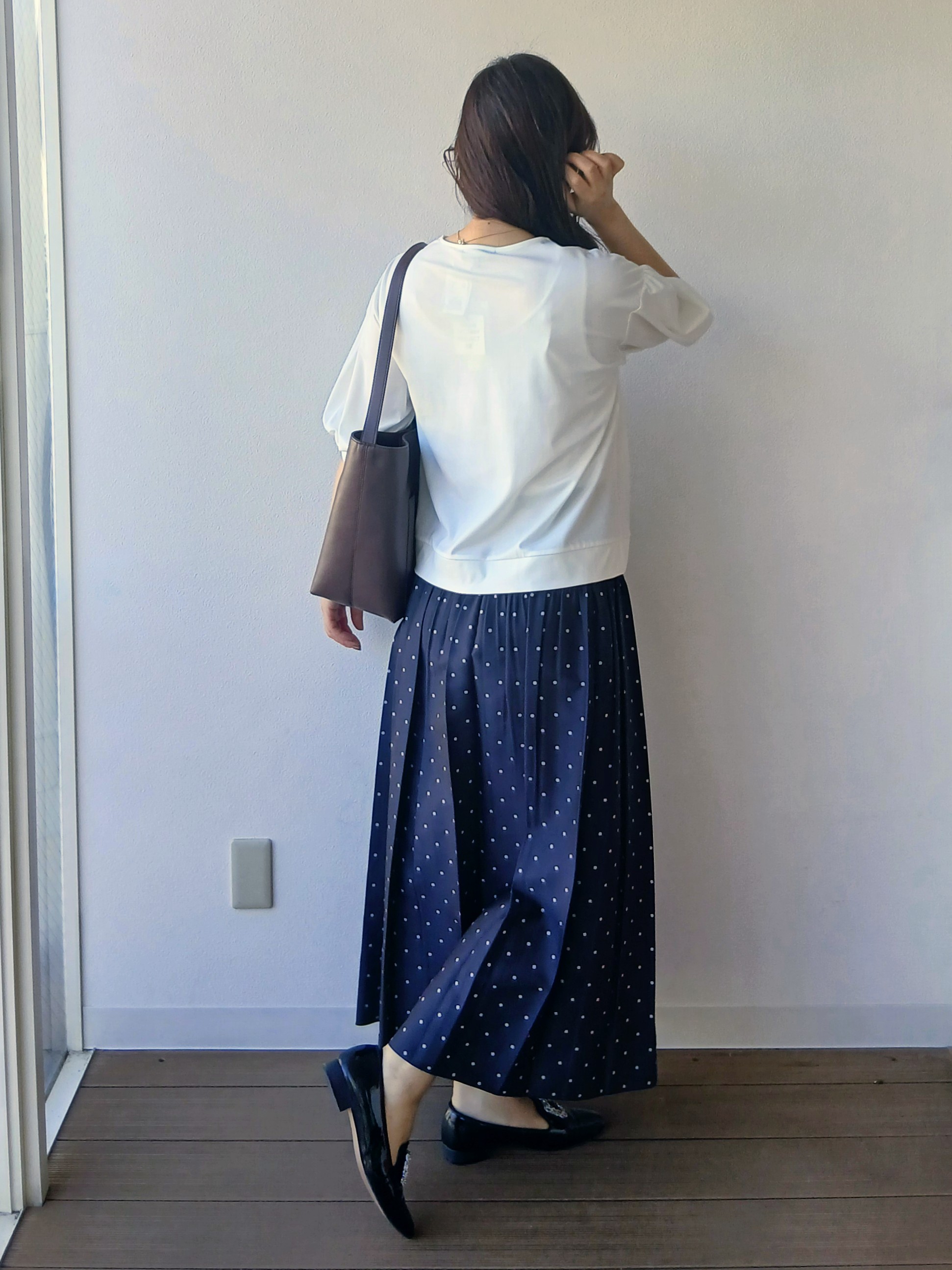 なみきさんの「UNTITLED｜【楽にきれい見え/体型カバー】パフスリーブジャージトップス」を使ったコーディネート