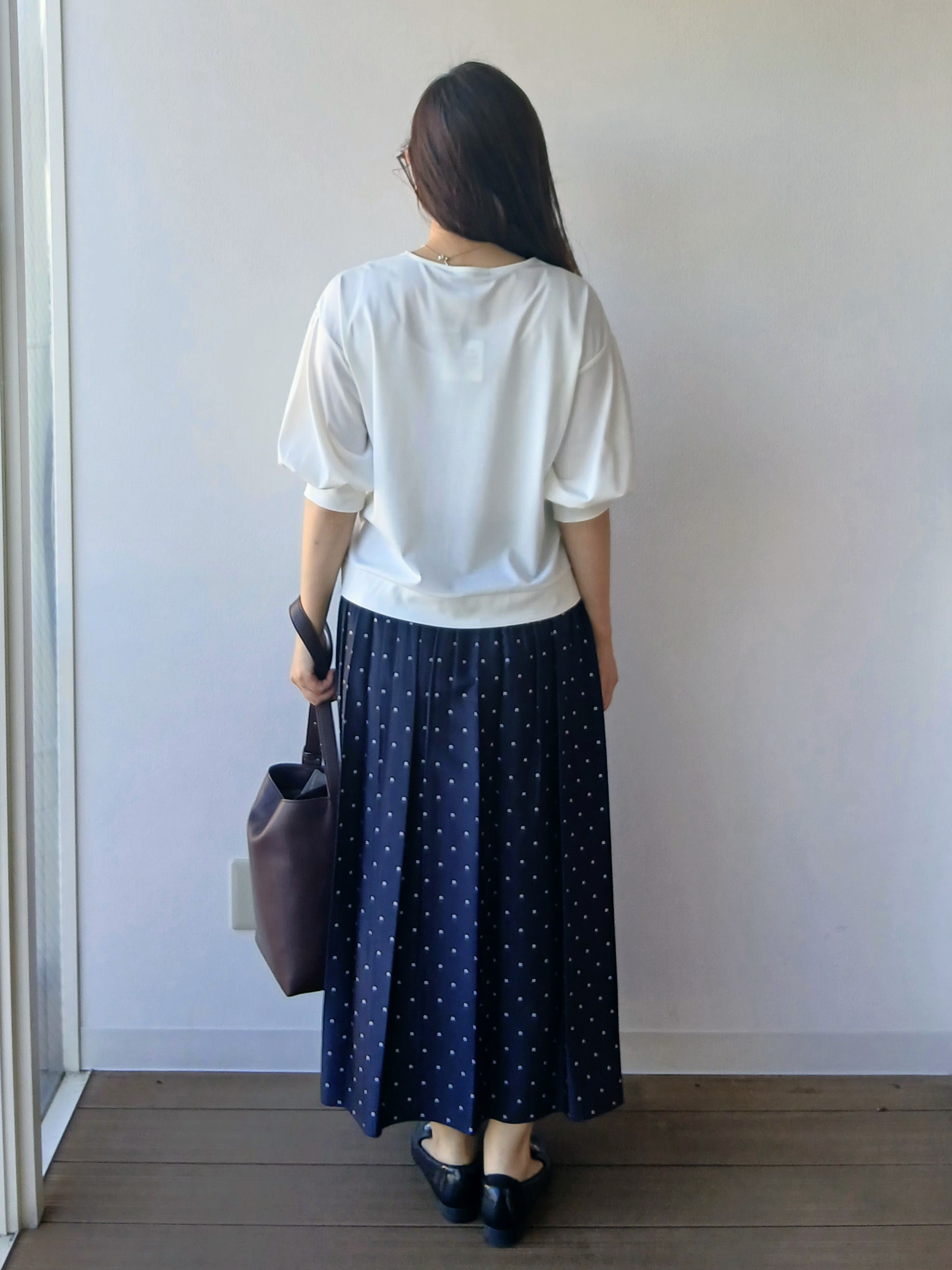 なみきさんの「UNTITLED｜【楽にきれい見え/体型カバー】パフスリーブジャージトップス」を使ったコーディネート