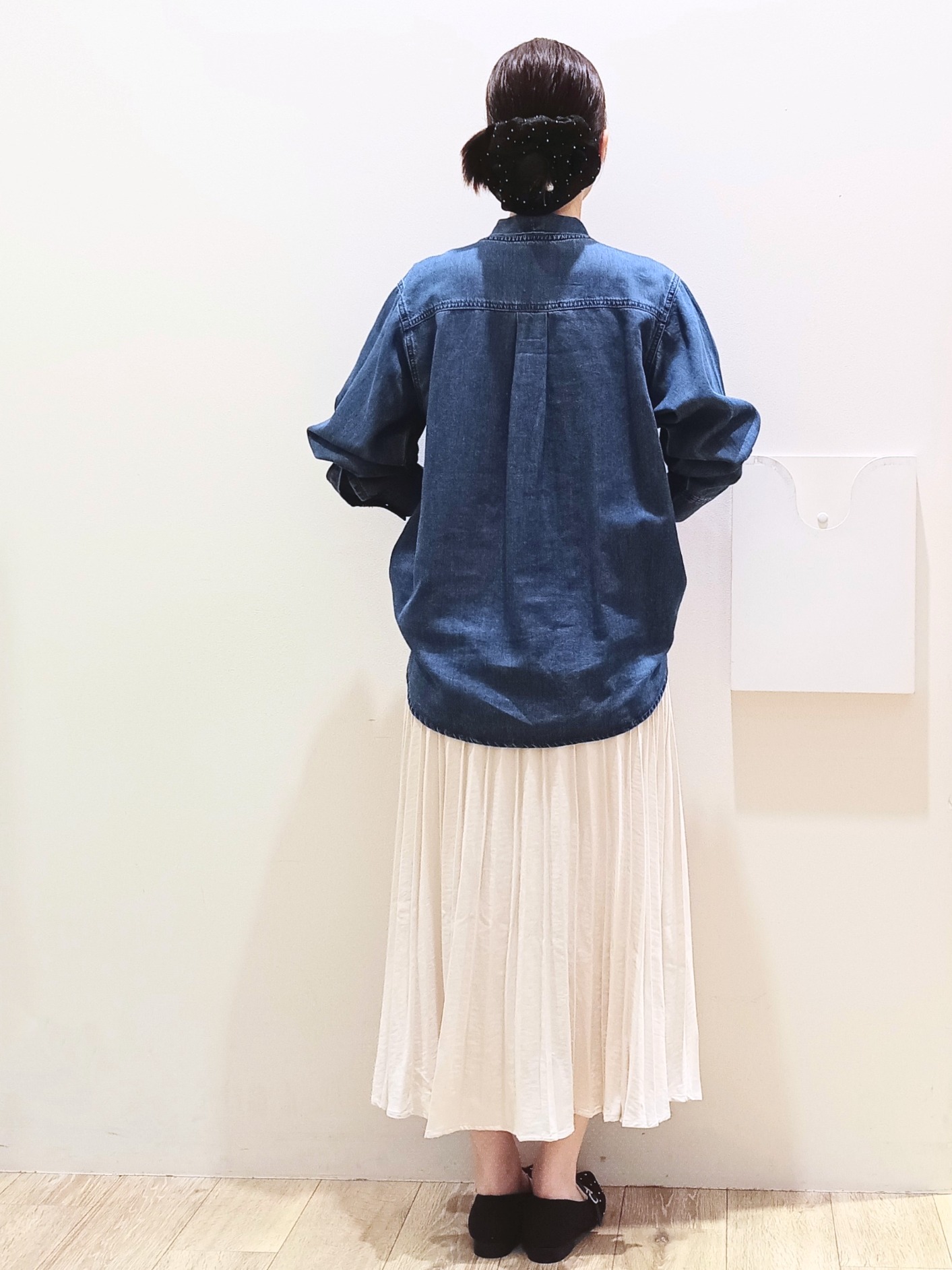 MKさんの「index｜デニムボウタイブラウス【洗濯機OK】」を使ったコーディネート