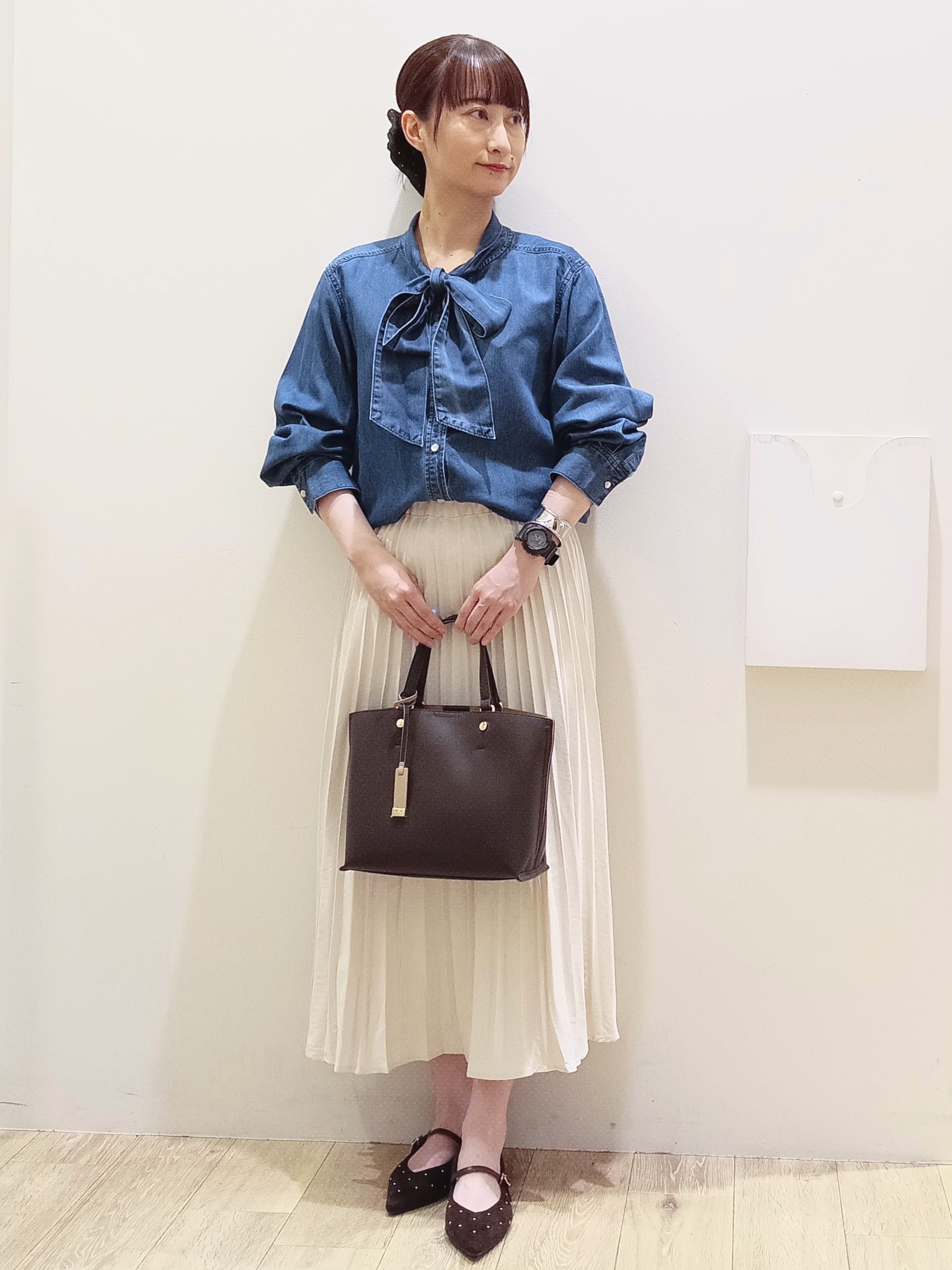 MKさんの「index｜デニムボウタイブラウス【洗濯機OK】」を使ったコーディネート