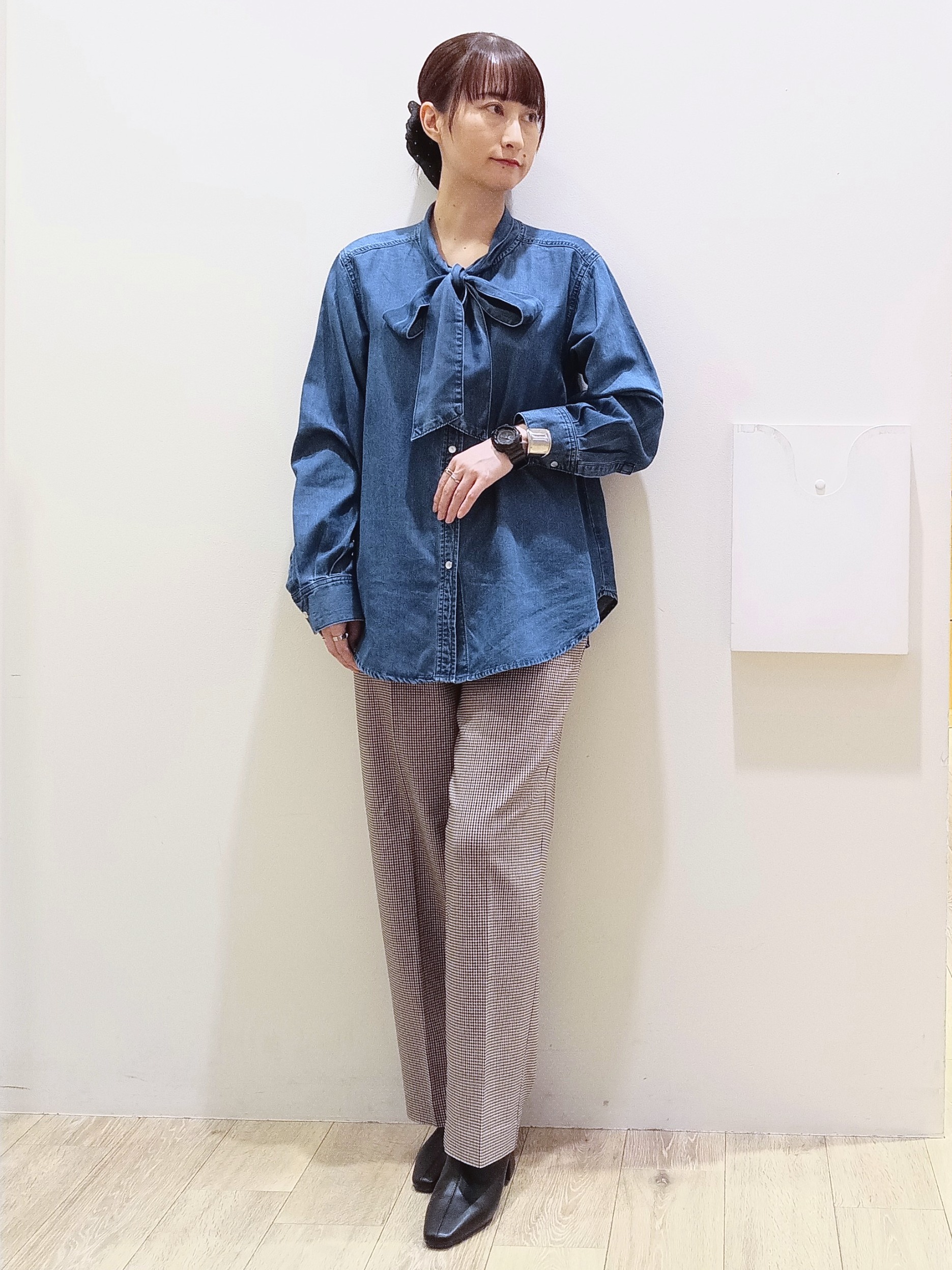 MKさんの「index｜デニムボウタイブラウス【洗濯機OK】」を使ったコーディネート
