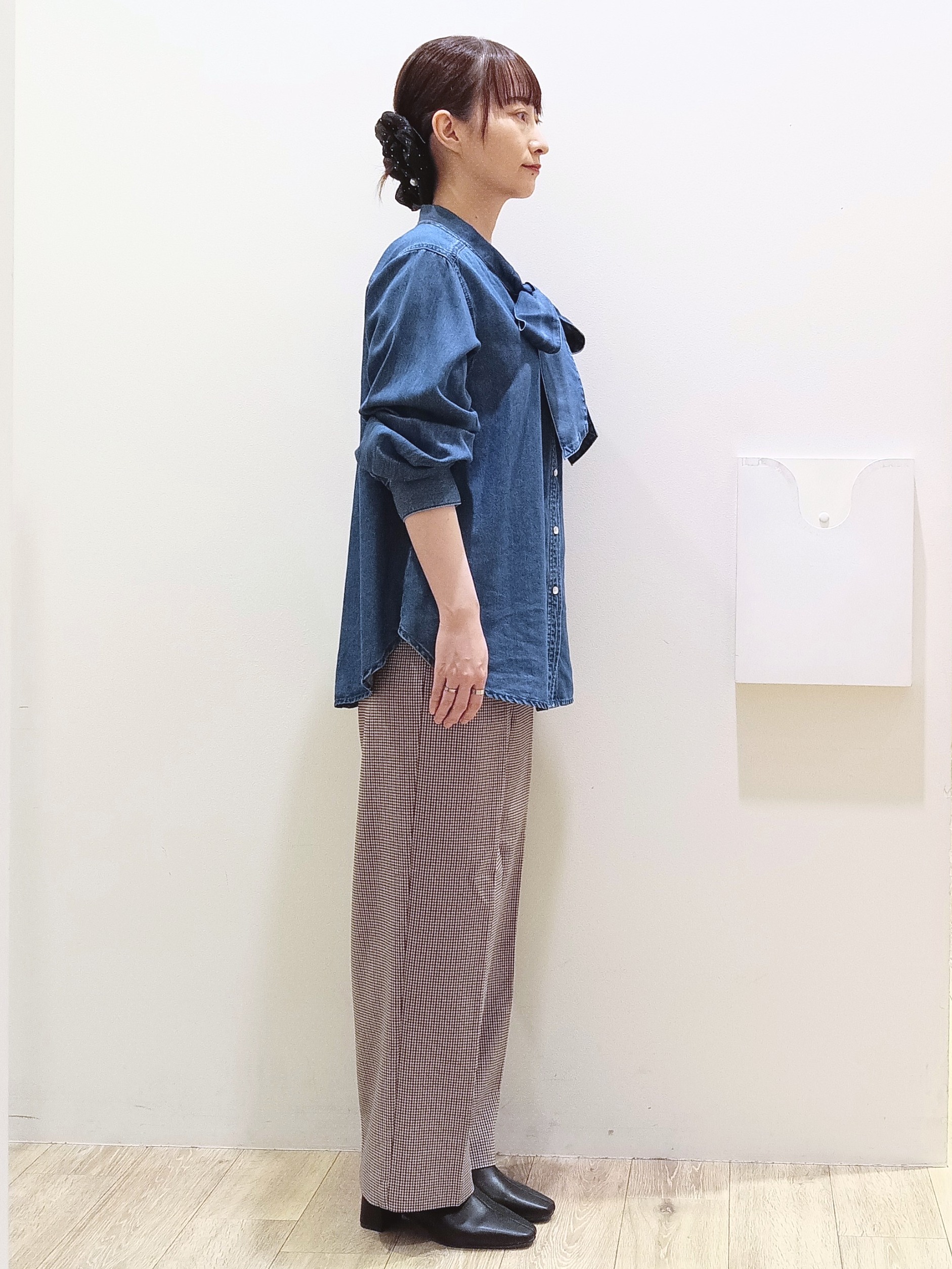 MKさんの「index｜デニムボウタイブラウス【洗濯機OK】」を使ったコーディネート
