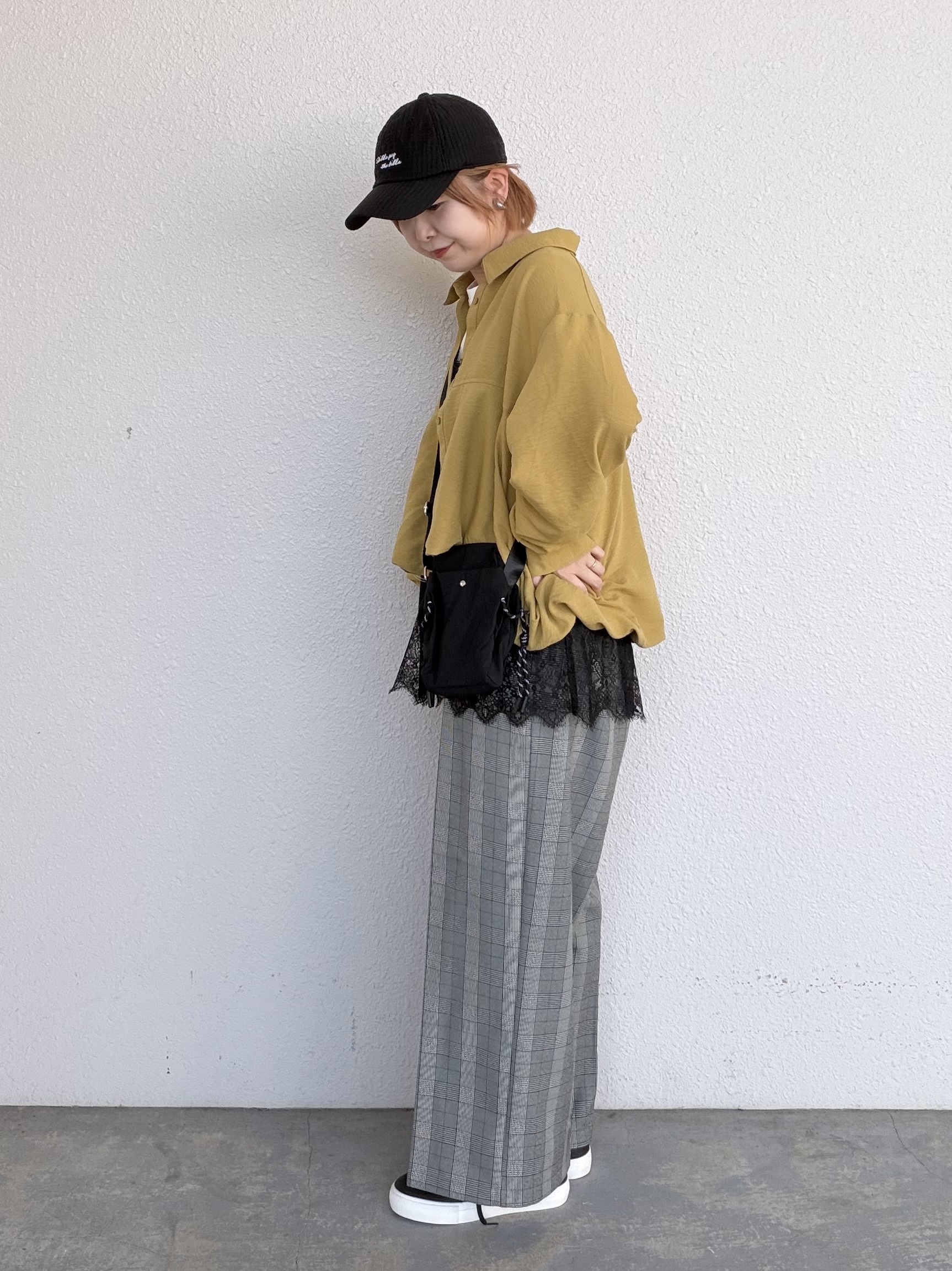 ひらしーさんの「SHOO･LA･RUE｜【S-LL/洗濯機可】インせず即こなれる 裾バルーンシャツ」を使ったコーディネート