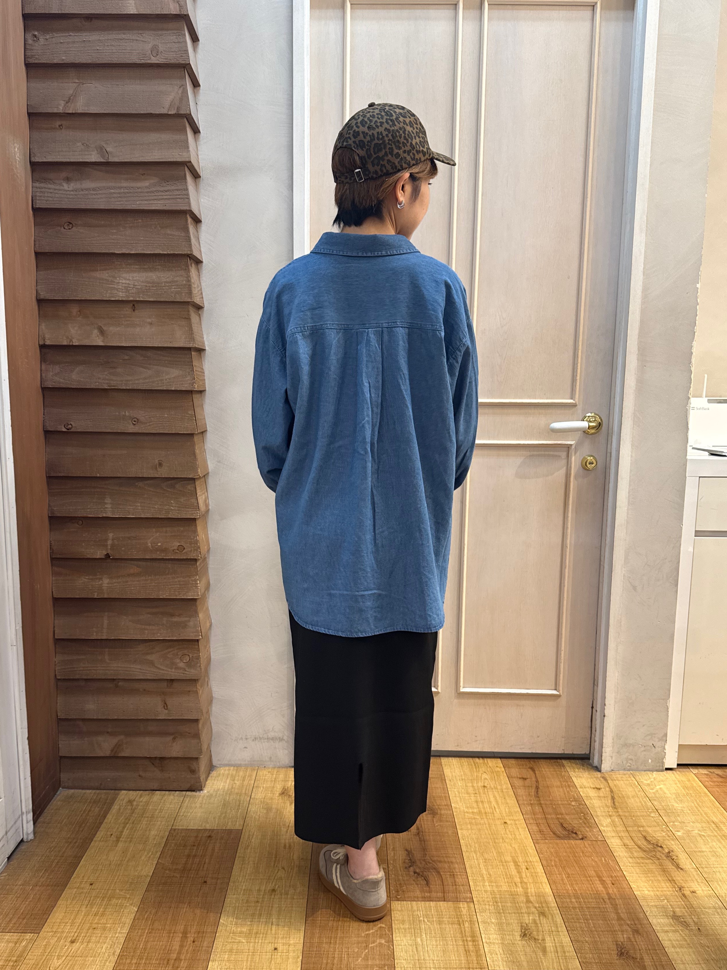 きょんさんの「SHOO･LA･RUE｜【S-LL/洗濯機可/体型カバー】ライトオンスデニム ダブルポケット オーバーサイズシャツ」を使ったコーディネート