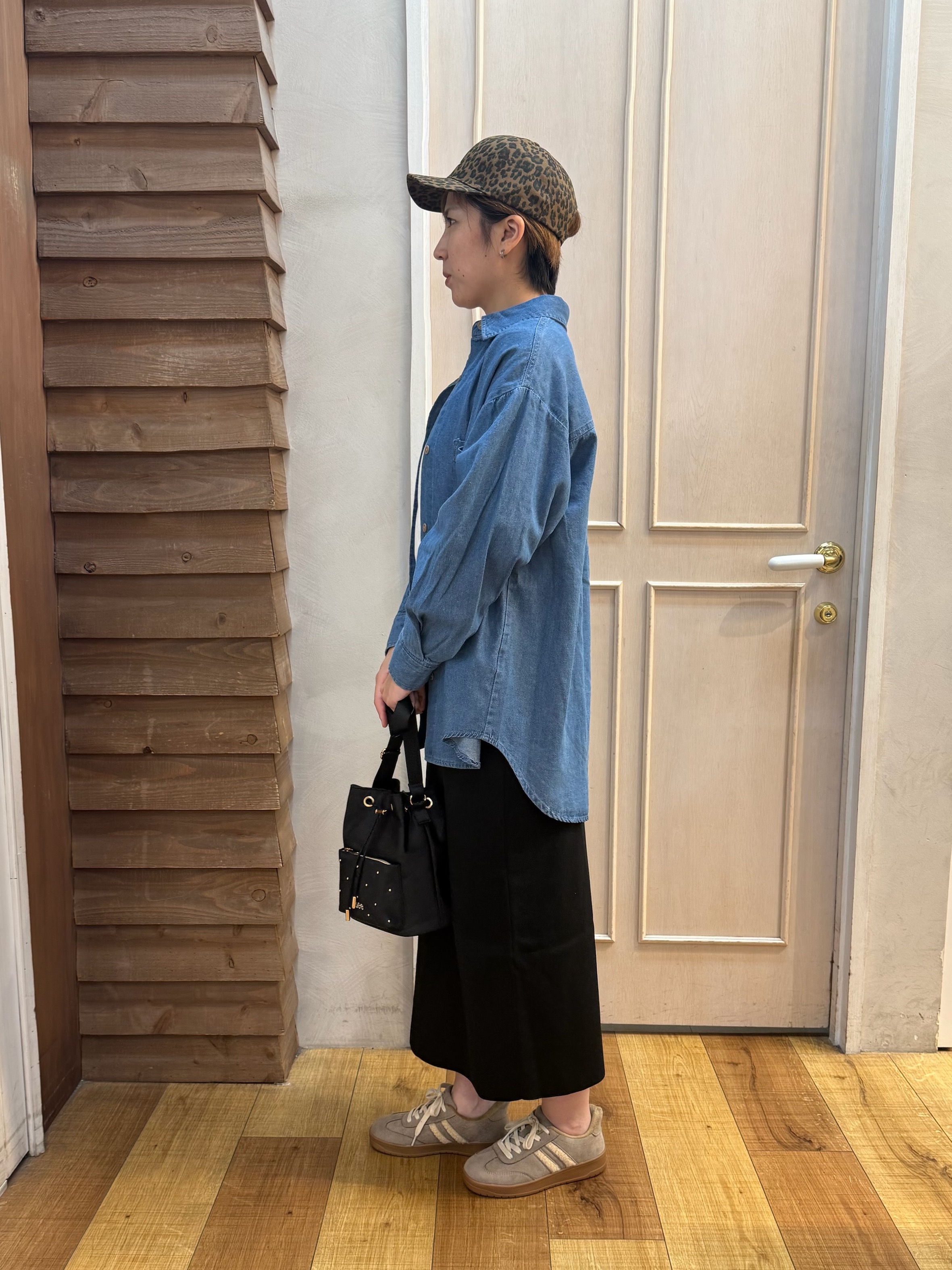 きょんさんの「SHOO･LA･RUE｜【S-LL/洗濯機可/体型カバー】ライトオンスデニム ダブルポケット オーバーサイズシャツ」を使ったコーディネート