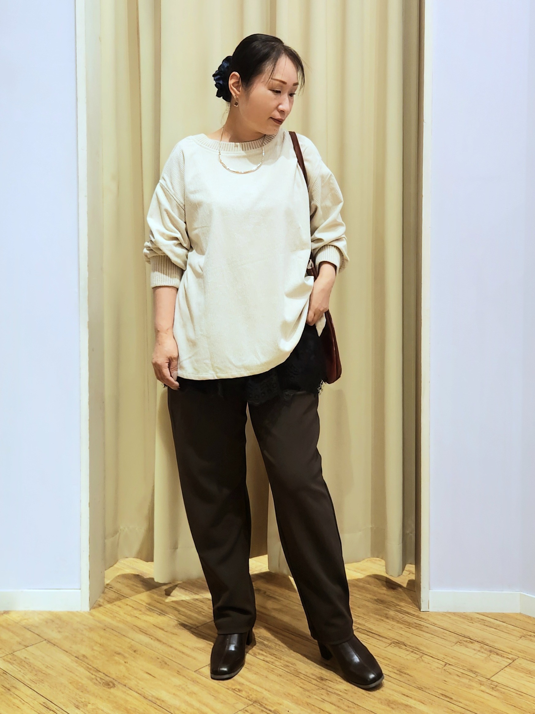 くまさんの「SHOO･LA･RUE｜【S-LL/洗濯機可/前後2WAY】大人上品にきまる コーデュロイトップス」を使ったコーディネート