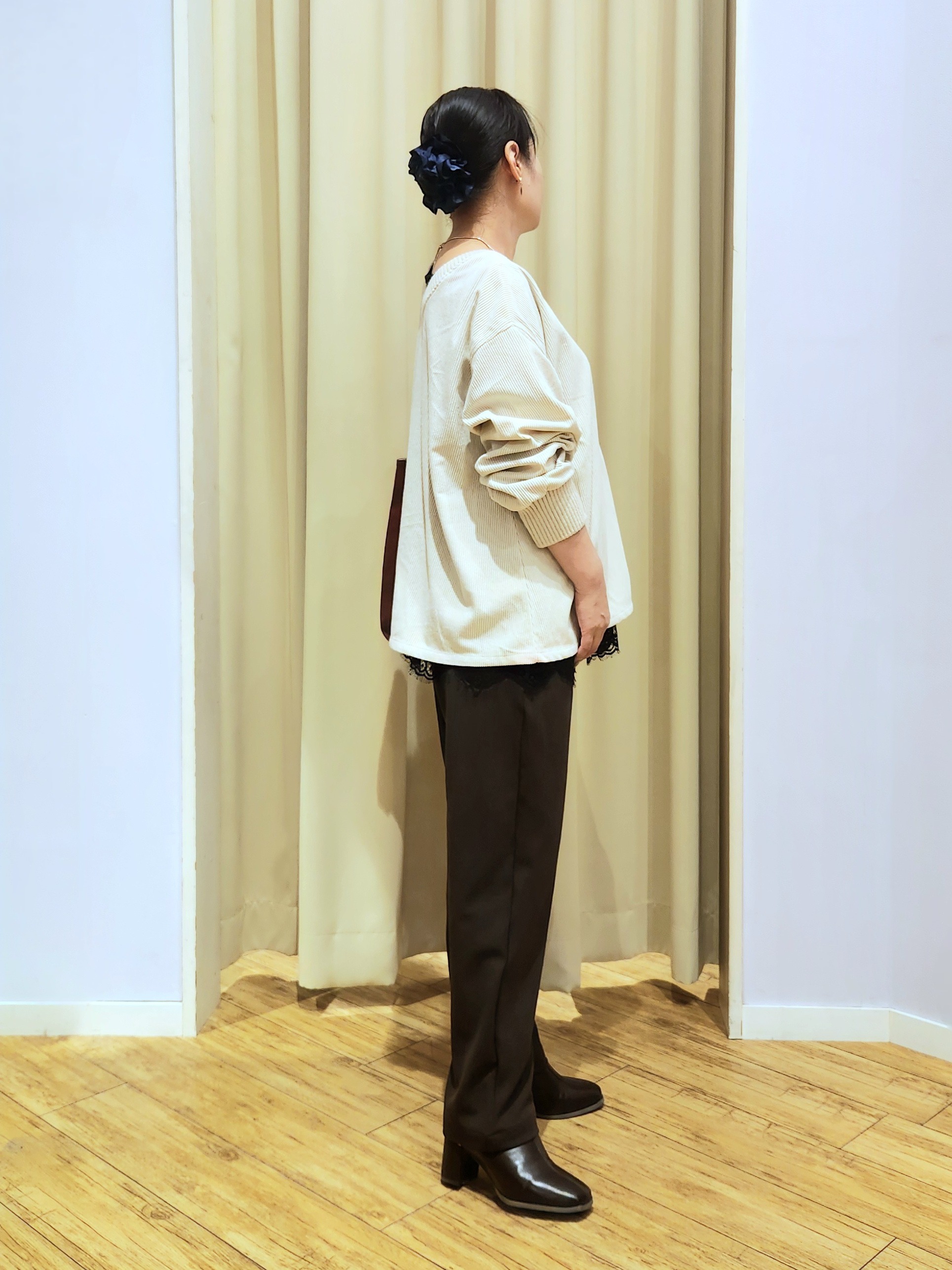 くまさんの「SHOO･LA･RUE｜【S-LL/洗濯機可/前後2WAY】大人上品にきまる コーデュロイトップス」を使ったコーディネート