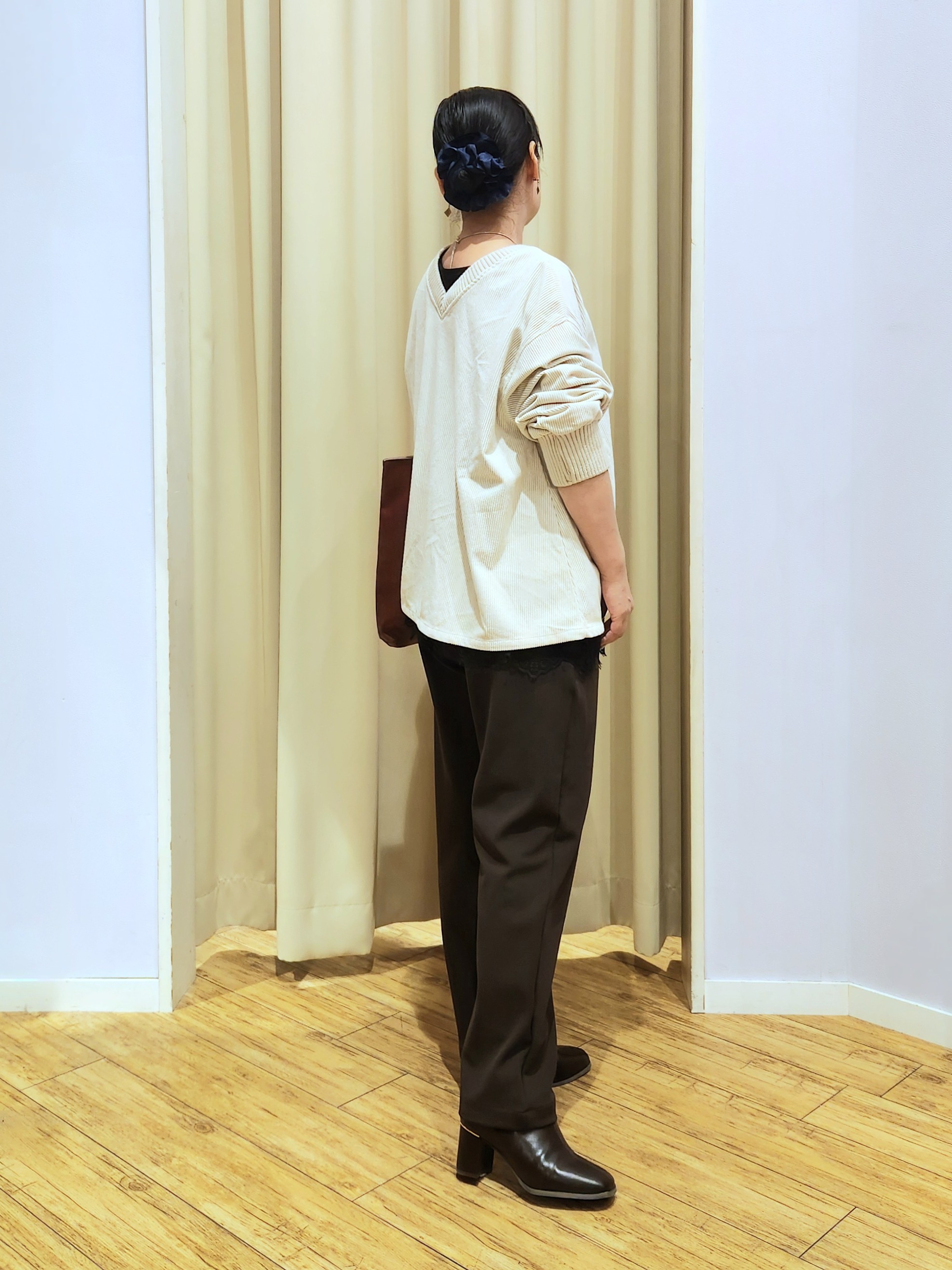 くまさんの「SHOO･LA･RUE｜【S-LL/洗濯機可/前後2WAY】大人上品にきまる コーデュロイトップス」を使ったコーディネート