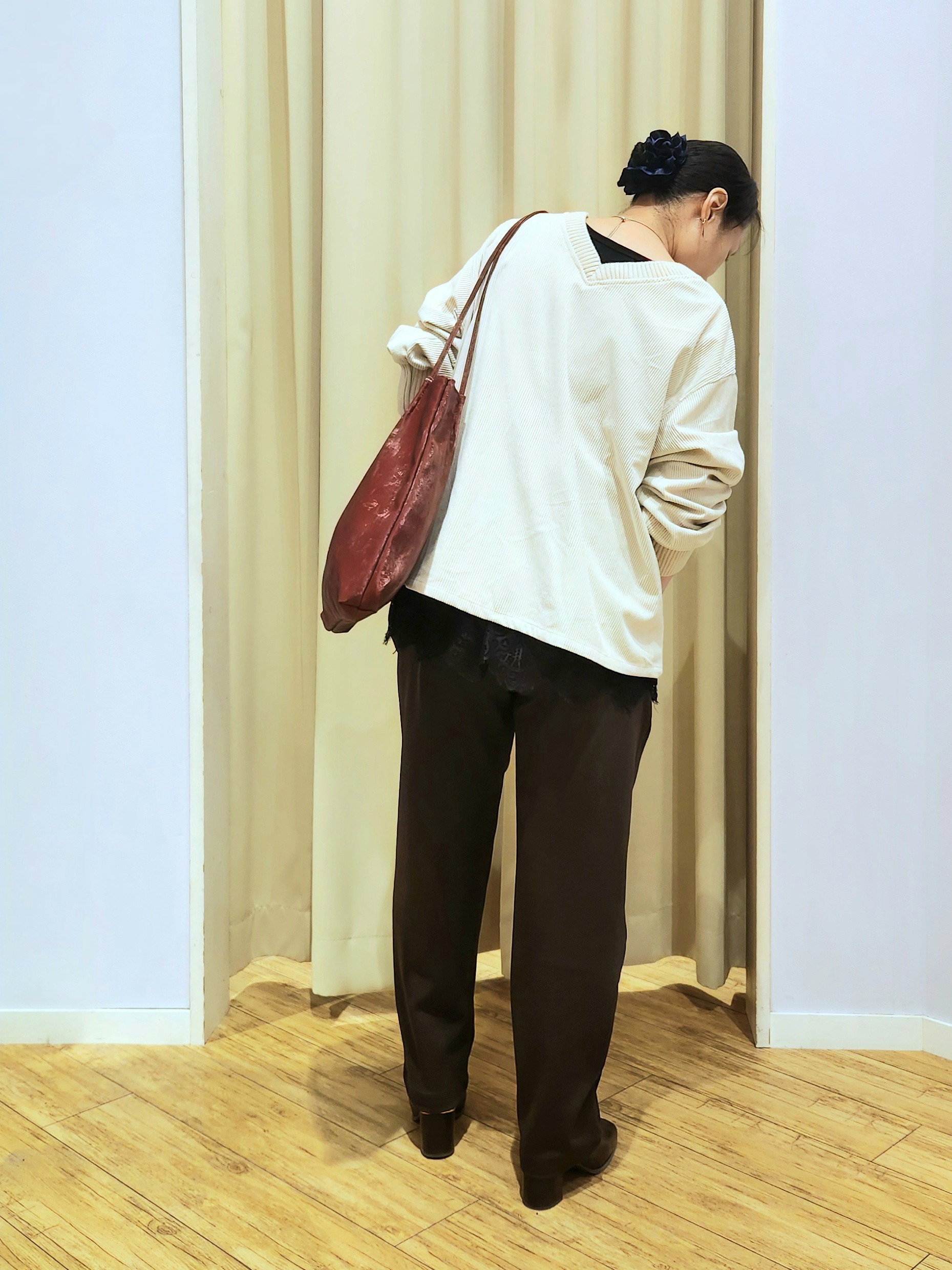 くまさんの「SHOO･LA･RUE｜【S-LL/洗濯機可/前後2WAY】大人上品にきまる コーデュロイトップス」を使ったコーディネート