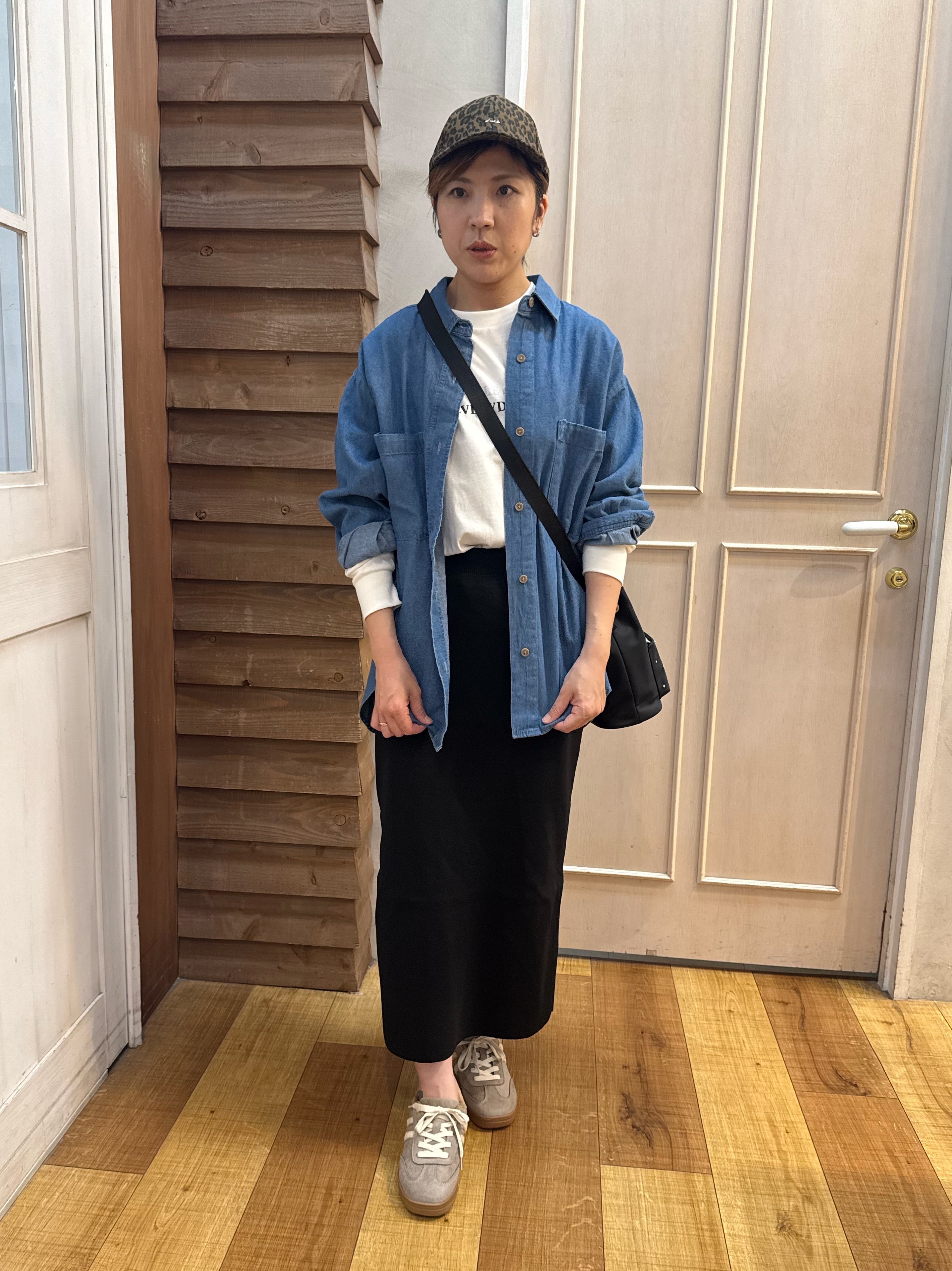きょんさんの「SHOO･LA･RUE｜【S-LL/洗濯機可/体型カバー】ライトオンスデニム ダブルポケット オーバーサイズシャツ」を使ったコーディネート