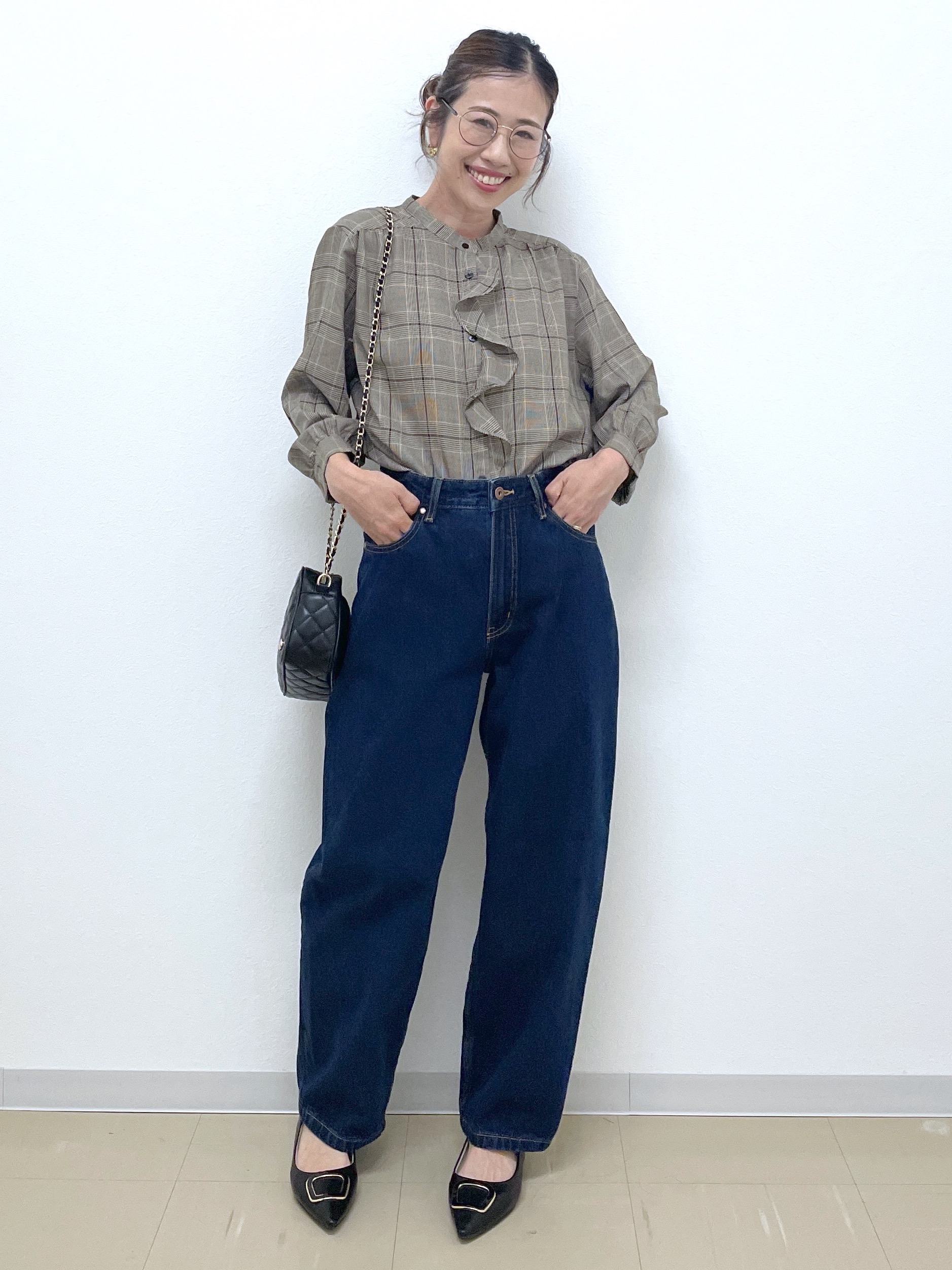 Akiさんの「OPAQUE.CLIP｜【森絵梨佳さん着用】チェック柄フリルブラウス《洗濯機OK》」を使ったコーディネート