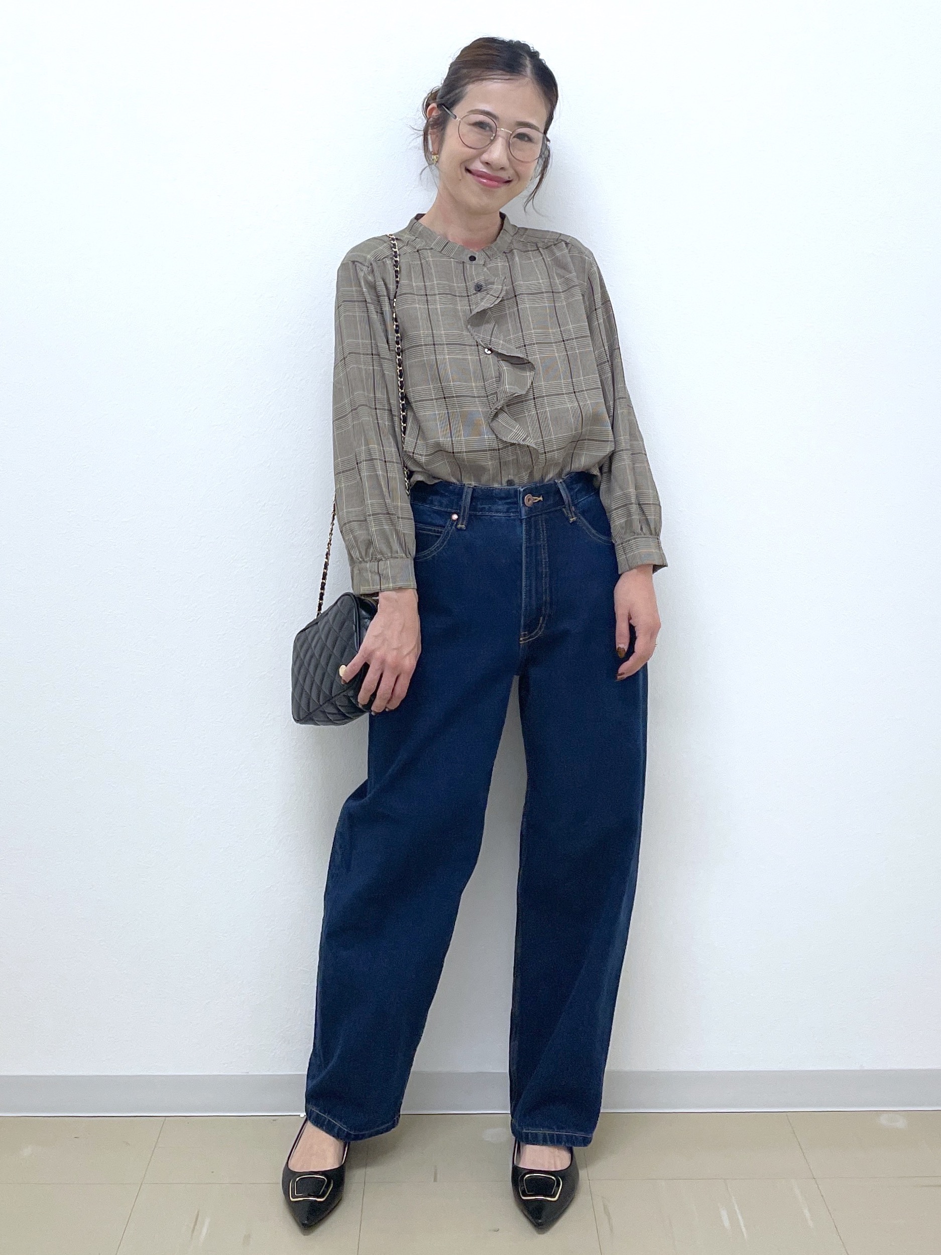 Akiさんの「OPAQUE.CLIP｜【森絵梨佳さん着用】チェック柄フリルブラウス《洗濯機OK》」を使ったコーディネート