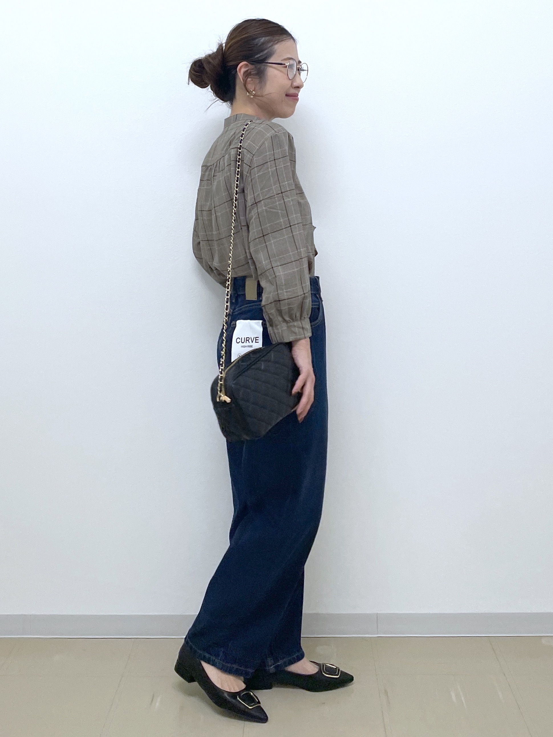 Akiさんの「OPAQUE.CLIP｜【森絵梨佳さん着用】チェック柄フリルブラウス《洗濯機OK》」を使ったコーディネート