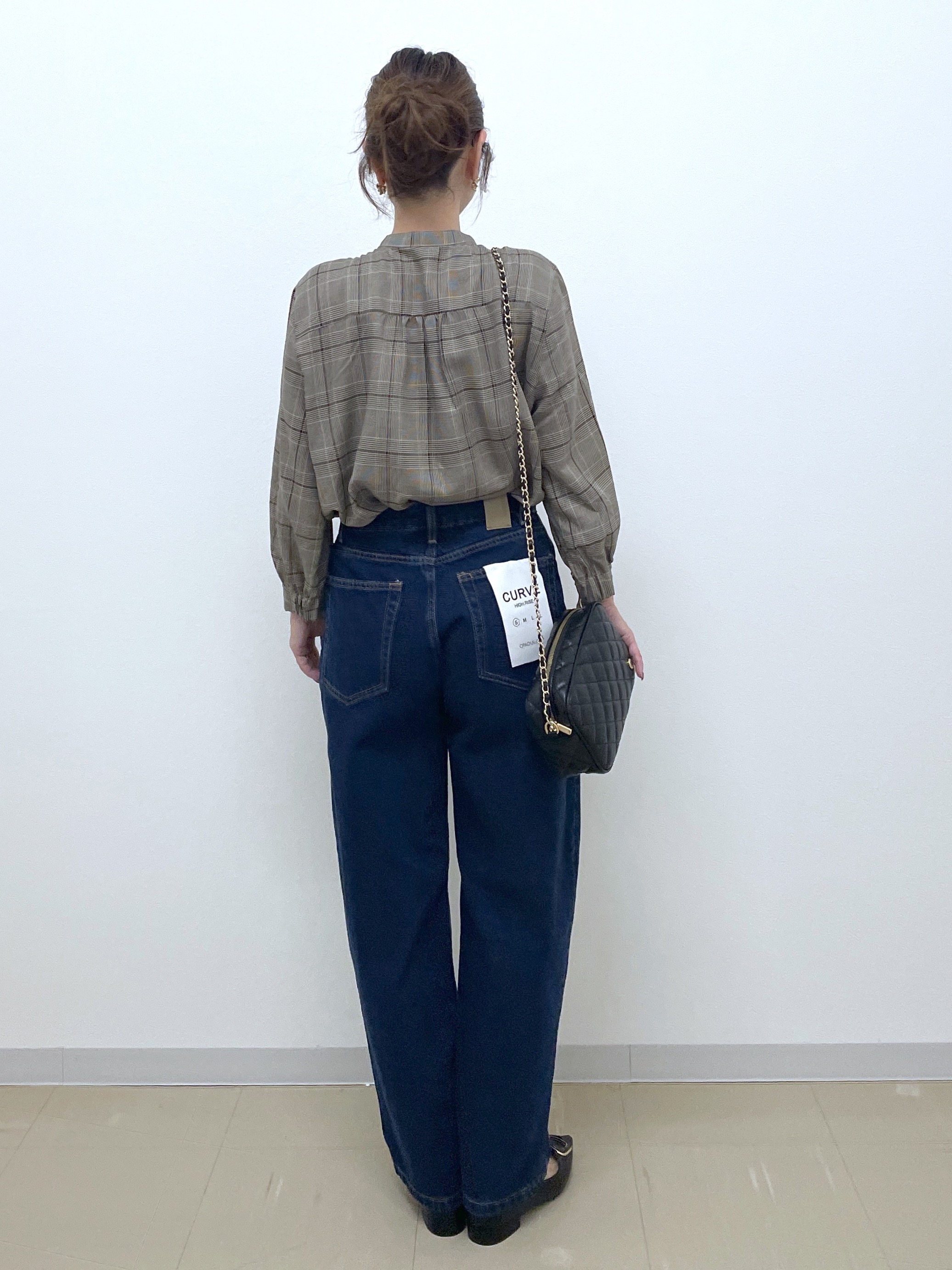 Akiさんの「OPAQUE.CLIP｜【森絵梨佳さん着用】チェック柄フリルブラウス《洗濯機OK》」を使ったコーディネート