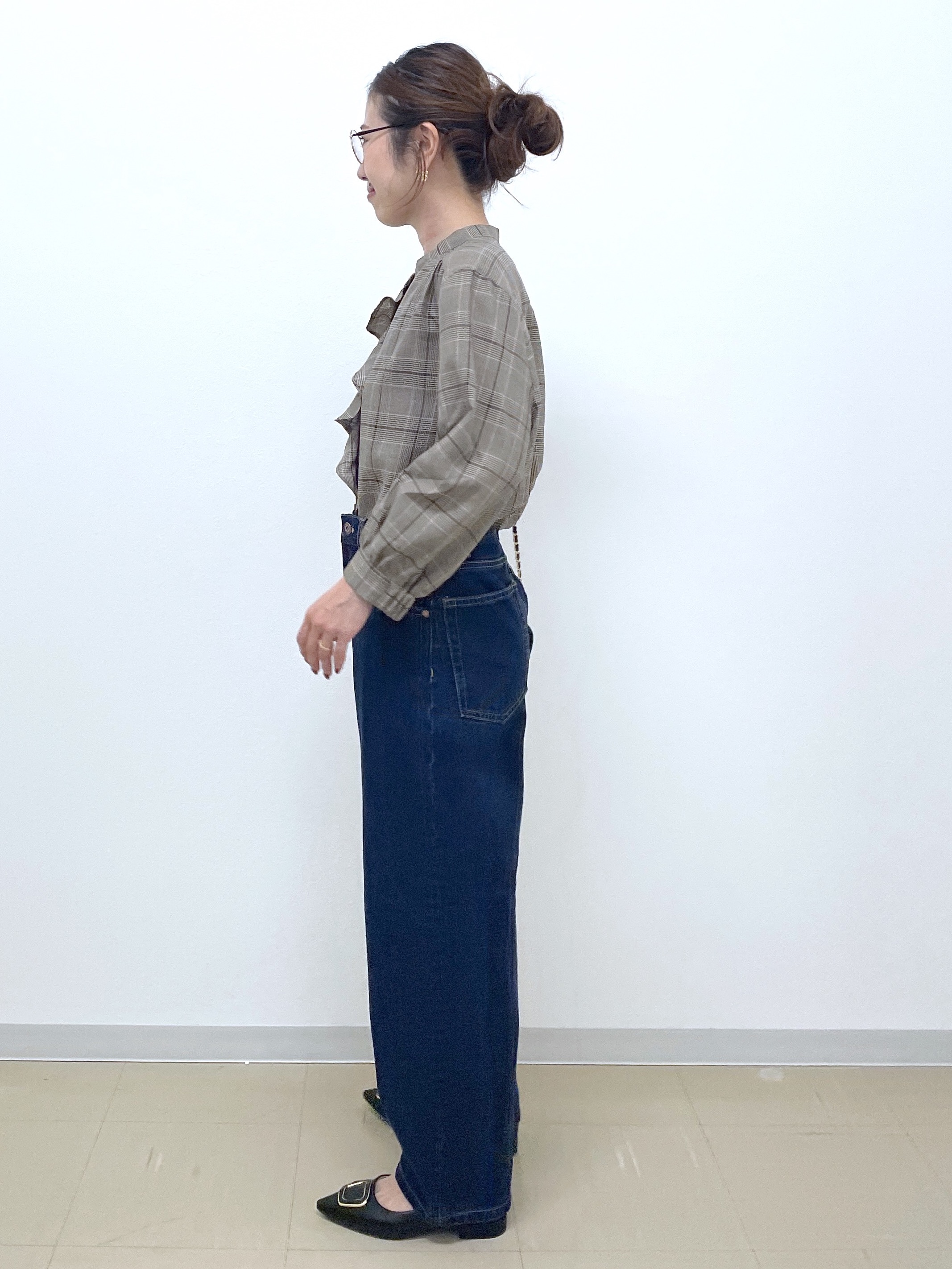 Akiさんの「OPAQUE.CLIP｜【森絵梨佳さん着用】チェック柄フリルブラウス《洗濯機OK》」を使ったコーディネート