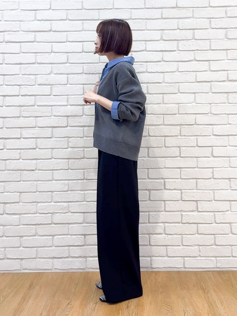 𝐜𝐡𝐢𝐤𝐚さんの「SHOO･LA･RUE｜【S-LL/洗濯機可】デニム／チェック切替でこなれ見え 金ボタンニットカーディガン」を使ったコーディネート
