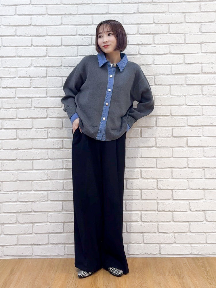 𝐜𝐡𝐢𝐤𝐚さんの「SHOO･LA･RUE｜【S-LL/洗濯機可】デニム／チェック切替でこなれ見え 金ボタンニットカーディガン」を使ったコーディネート