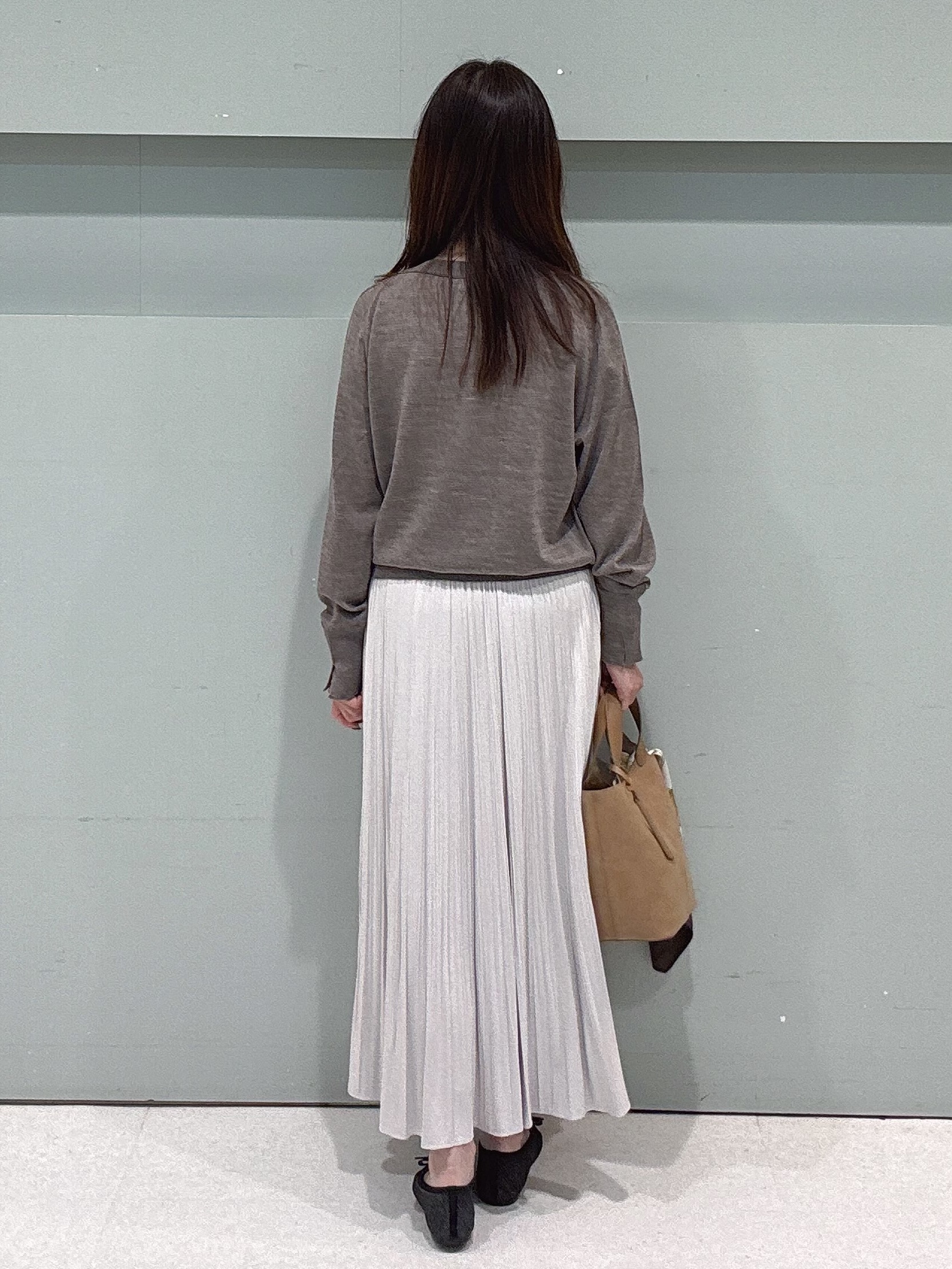 makiさんの「UNTITLED｜【アンサンブル可能/オンオフ使える】シルクウールカシミヤプルオーバー」を使ったコーディネート