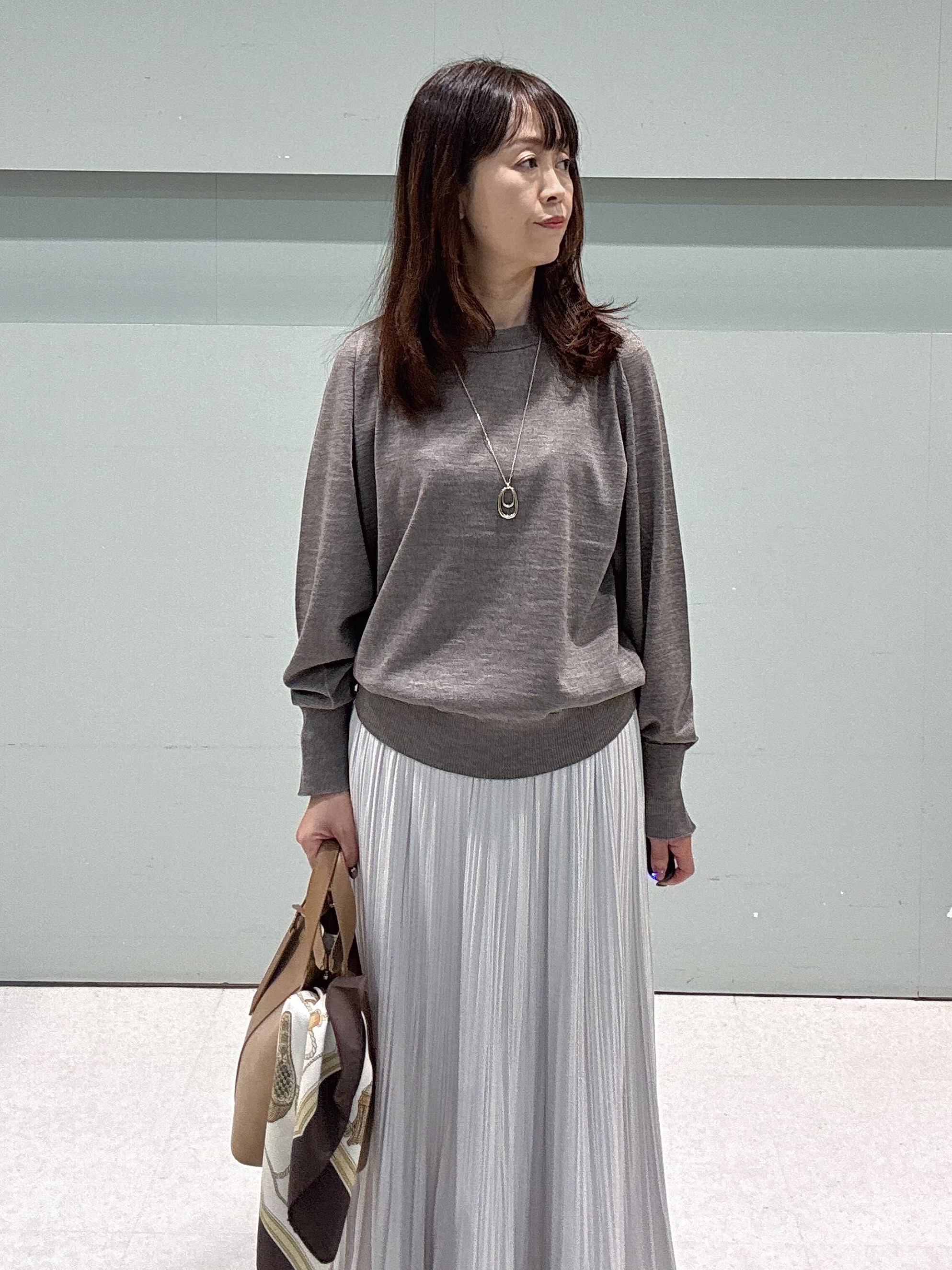 makiさんの「UNTITLED｜【アンサンブル可能/オンオフ使える】シルクウールカシミヤプルオーバー」を使ったコーディネート