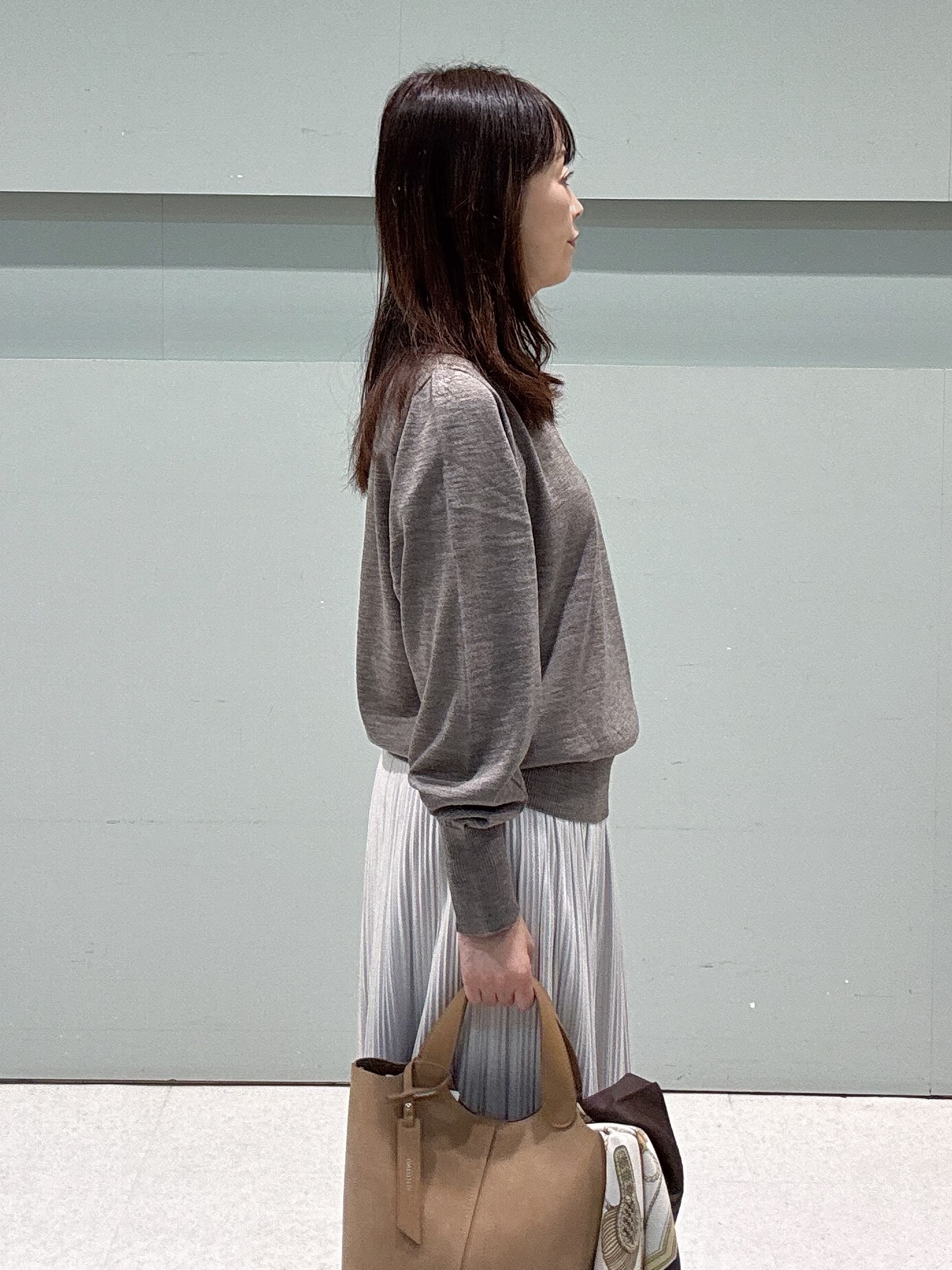 makiさんの「UNTITLED｜【アンサンブル可能/オンオフ使える】シルクウールカシミヤプルオーバー」を使ったコーディネート