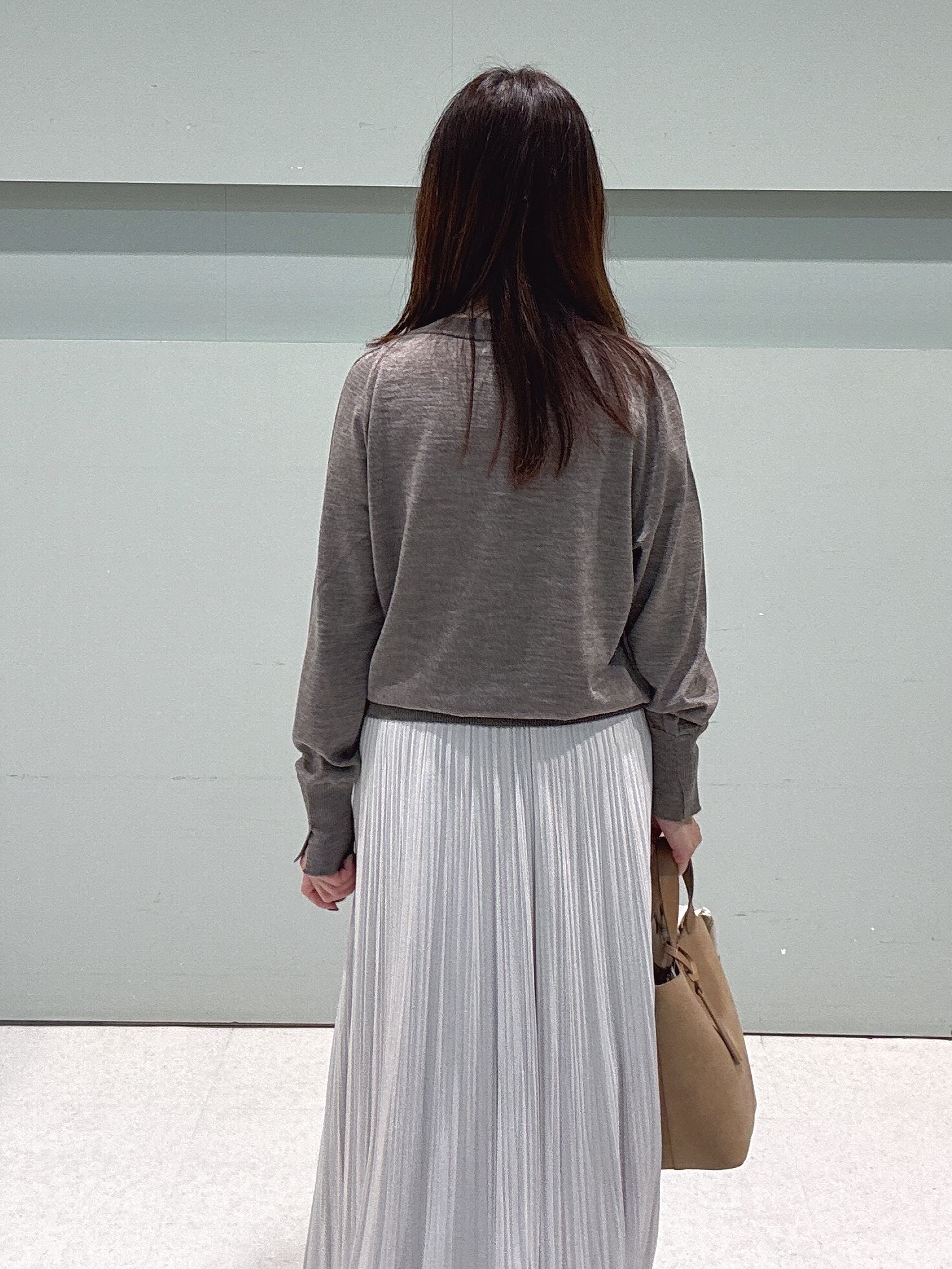 makiさんの「UNTITLED｜【アンサンブル可能/オンオフ使える】シルクウールカシミヤプルオーバー」を使ったコーディネート