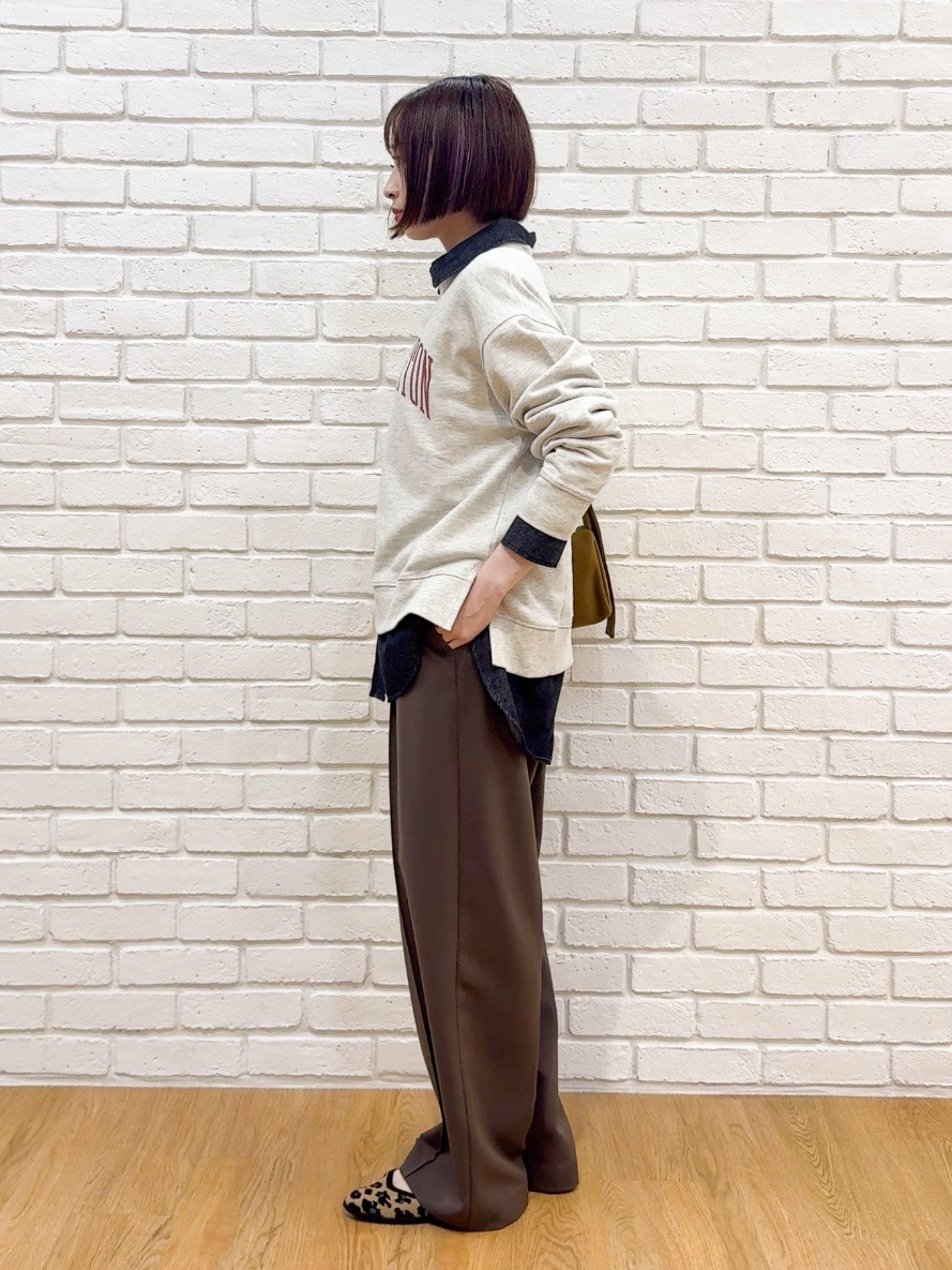 𝐜𝐡𝐢𝐤𝐚さんの「SHOO･LA･RUE｜【S-LL/洗濯機可/体型カバー】ライトオンスデニム ダブルポケット オーバーサイズシャツ」を使ったコーディネート