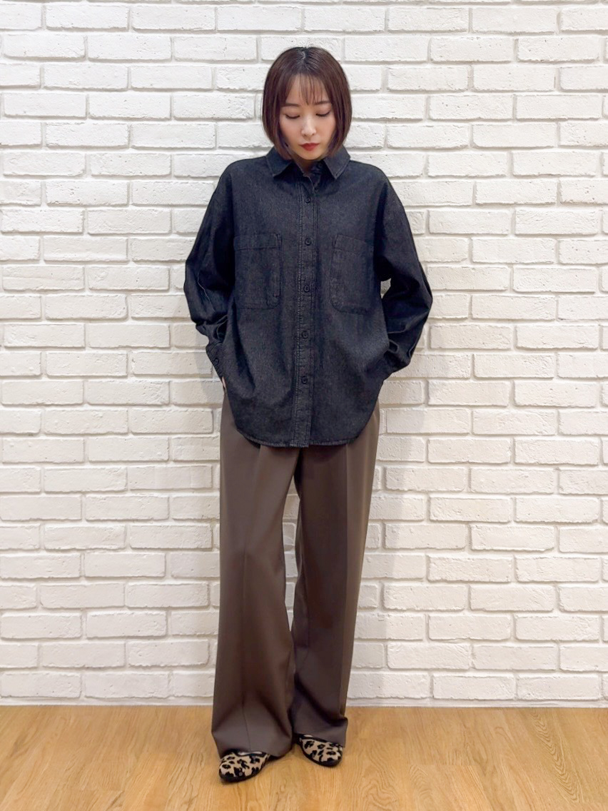 𝐜𝐡𝐢𝐤𝐚さんの「SHOO･LA･RUE｜【S-LL/洗濯機可/体型カバー】ライトオンスデニム ダブルポケット オーバーサイズシャツ」を使ったコーディネート