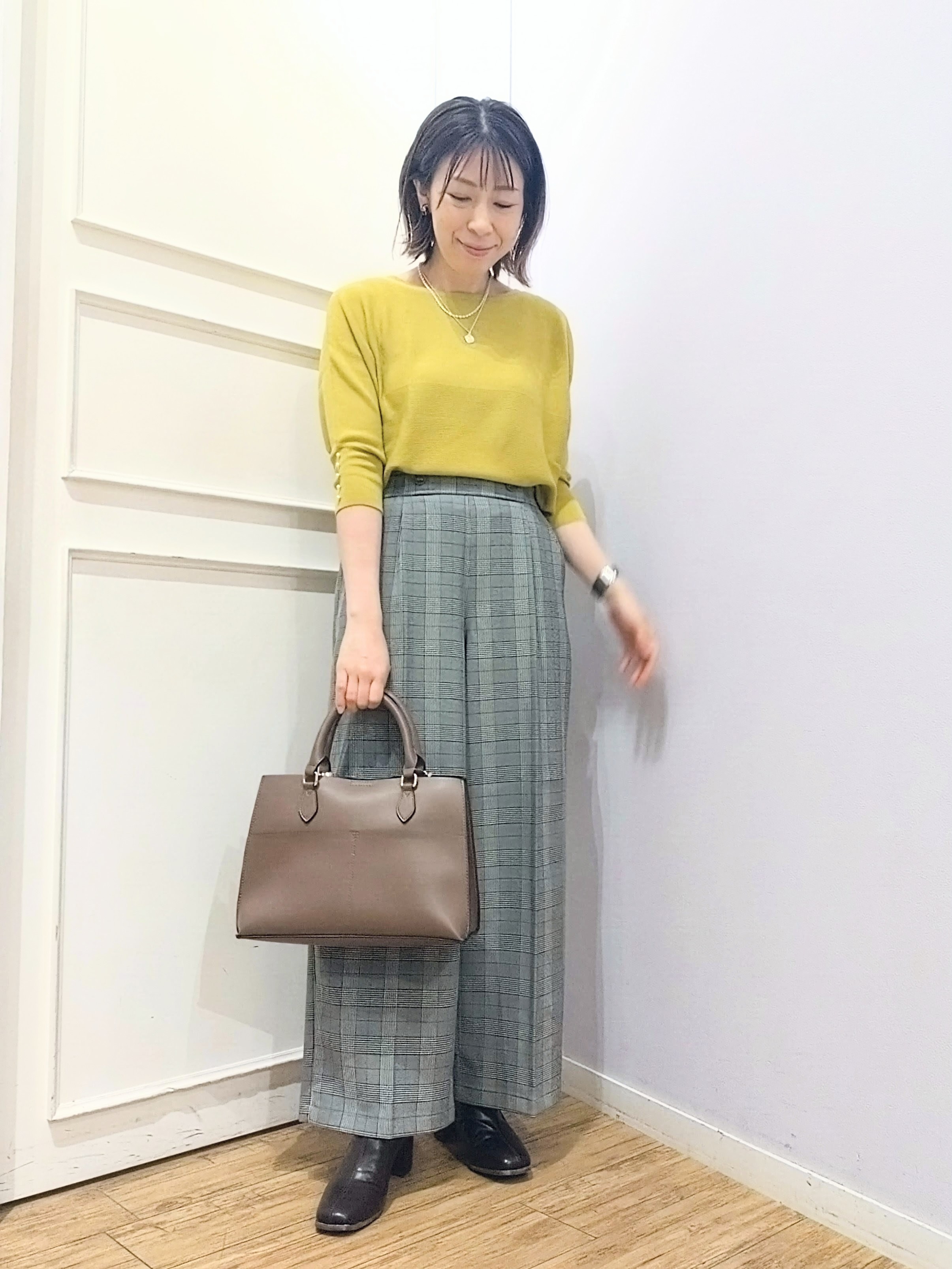 miomioさんの「SHOO･LA･RUE｜【毛玉になりにくい】パール調ボタンが女性らしさをプラス ガーター切替 7分袖ドルマンニット」を使ったコーディネート