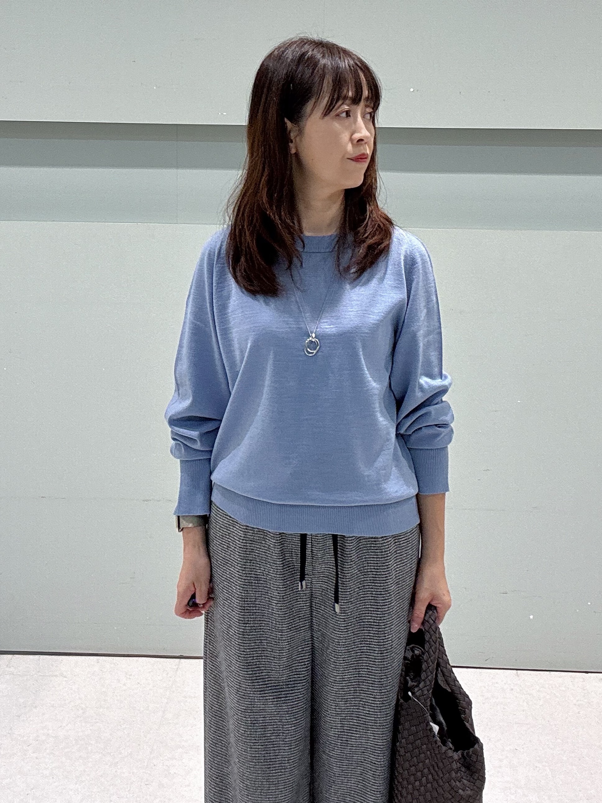 makiさんの「UNTITLED｜【アンサンブル可能/オンオフ使える】シルクウールカシミヤプルオーバー」を使ったコーディネート