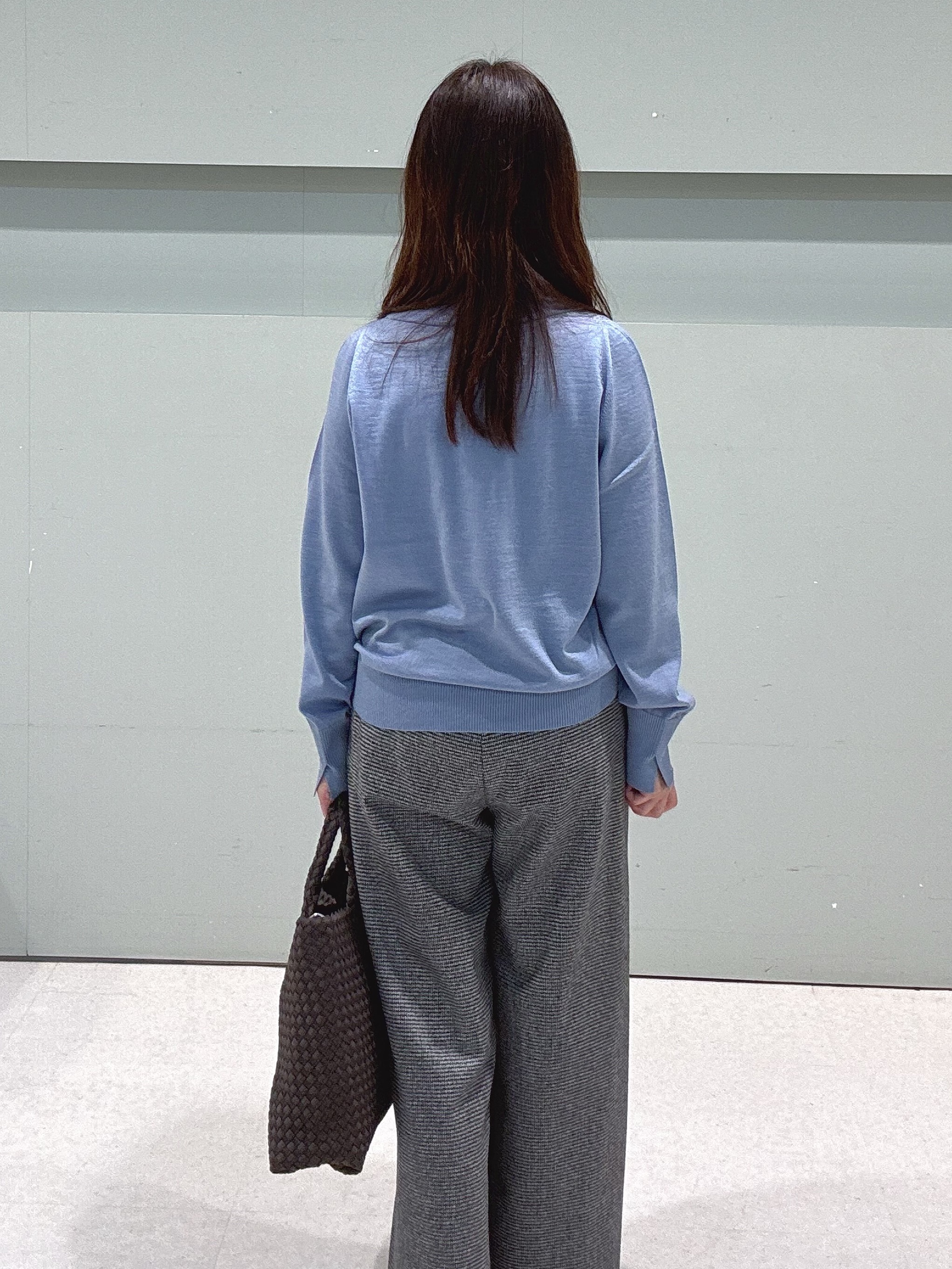 makiさんの「UNTITLED｜【アンサンブル可能/オンオフ使える】シルクウールカシミヤプルオーバー」を使ったコーディネート