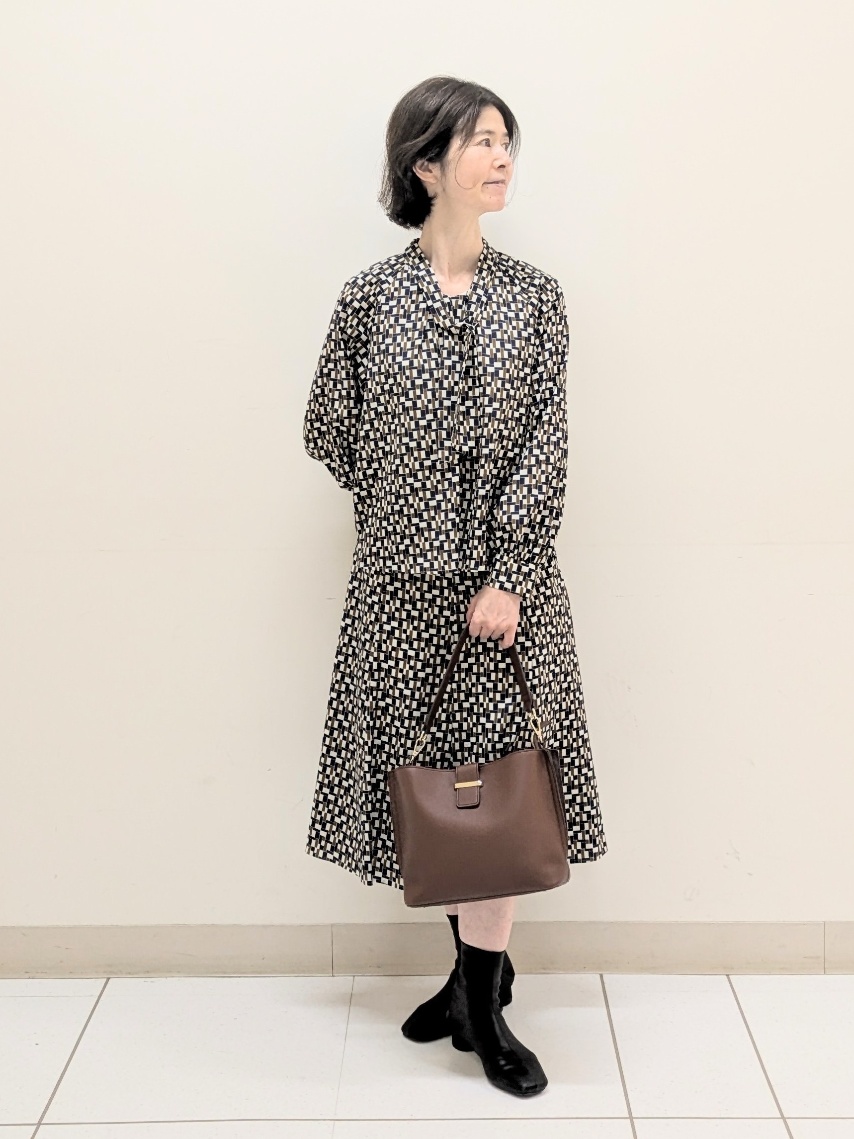 Rumiさんの「Reflect｜【SS-4Lサイズ／セットアップ】幾何柄プリント ボウタイデザインブラウス」を使ったコーディネート
