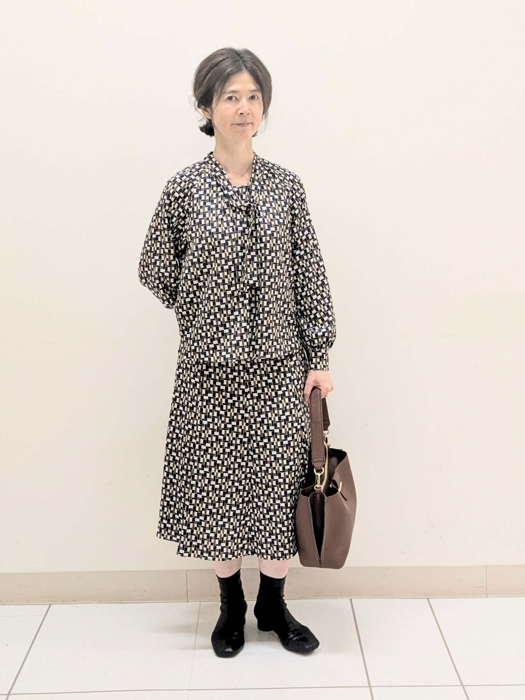 Rumiさんの「Reflect｜【SS-4Lサイズ／セットアップ】幾何柄プリント ボウタイデザインブラウス」を使ったコーディネート