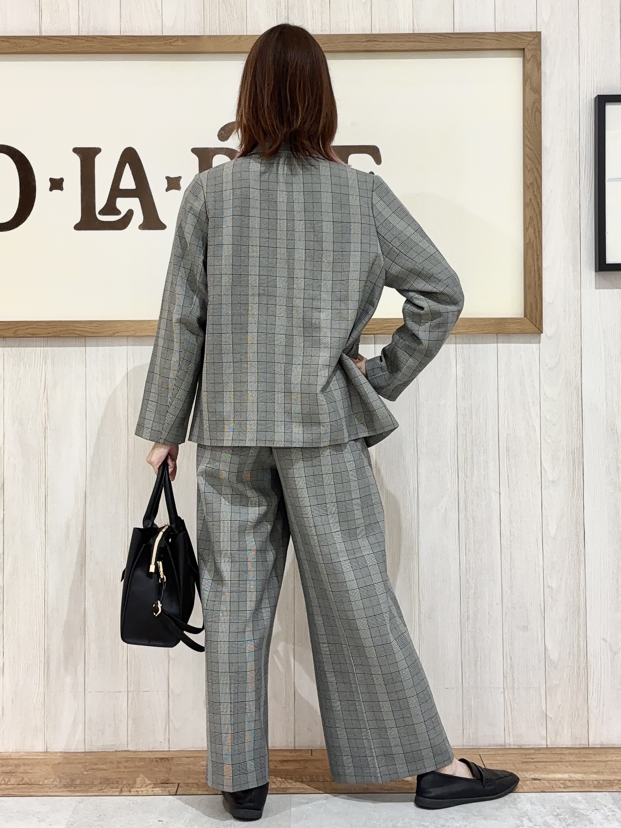 みきぽんさんの「SHOO･LA･RUE｜【セットアップ可/洗濯後しわになりにくい】ウールフィール ダブルジャケット」を使ったコーディネート