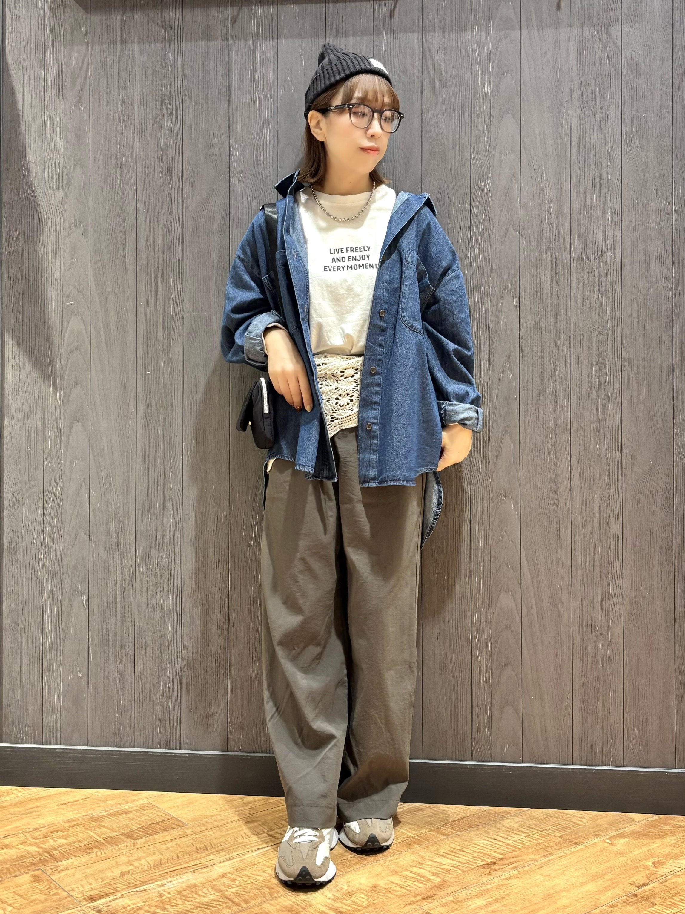 meiさんの「SHOO･LA･RUE｜【S-LL/洗濯機可/体型カバー】ライトオンスデニム ダブルポケット オーバーサイズシャツ」を使ったコーディネート