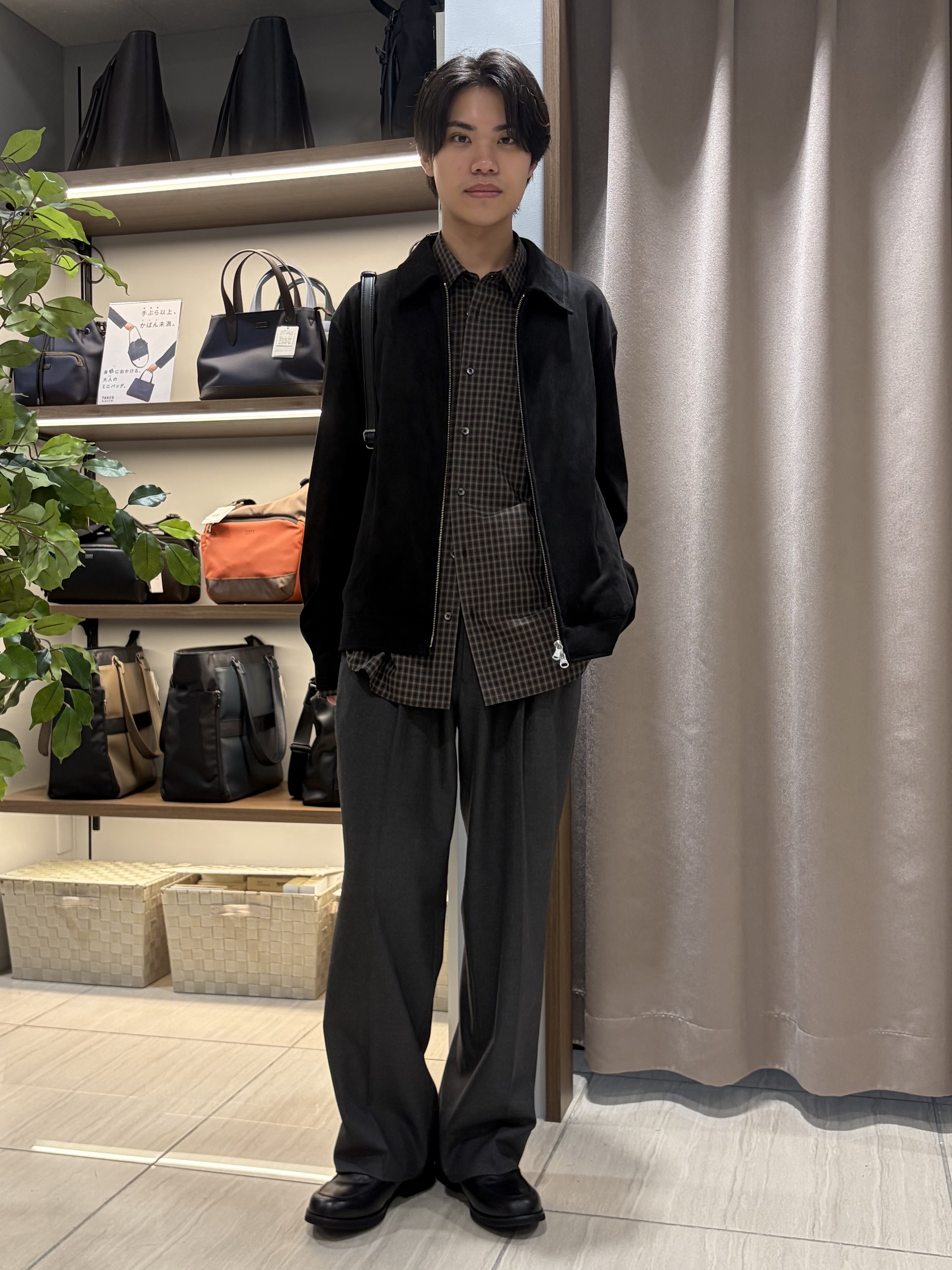hiroさんの「TAKEO KIKUCHI｜デニム＆スウェード調 ジップブルゾン」を使ったコーディネート