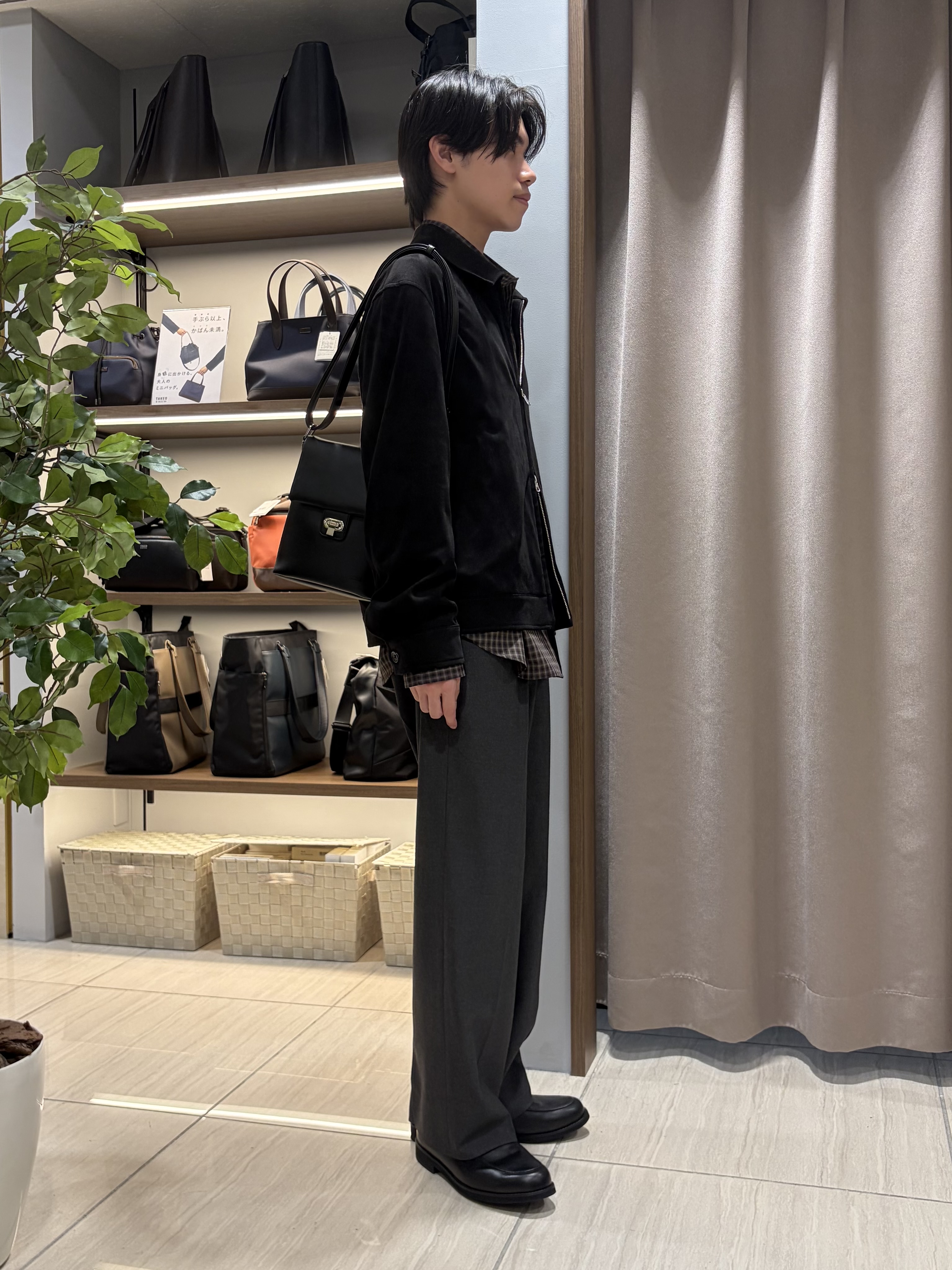 hiroさんの「TAKEO KIKUCHI｜デニム＆スウェード調 ジップブルゾン」を使ったコーディネート