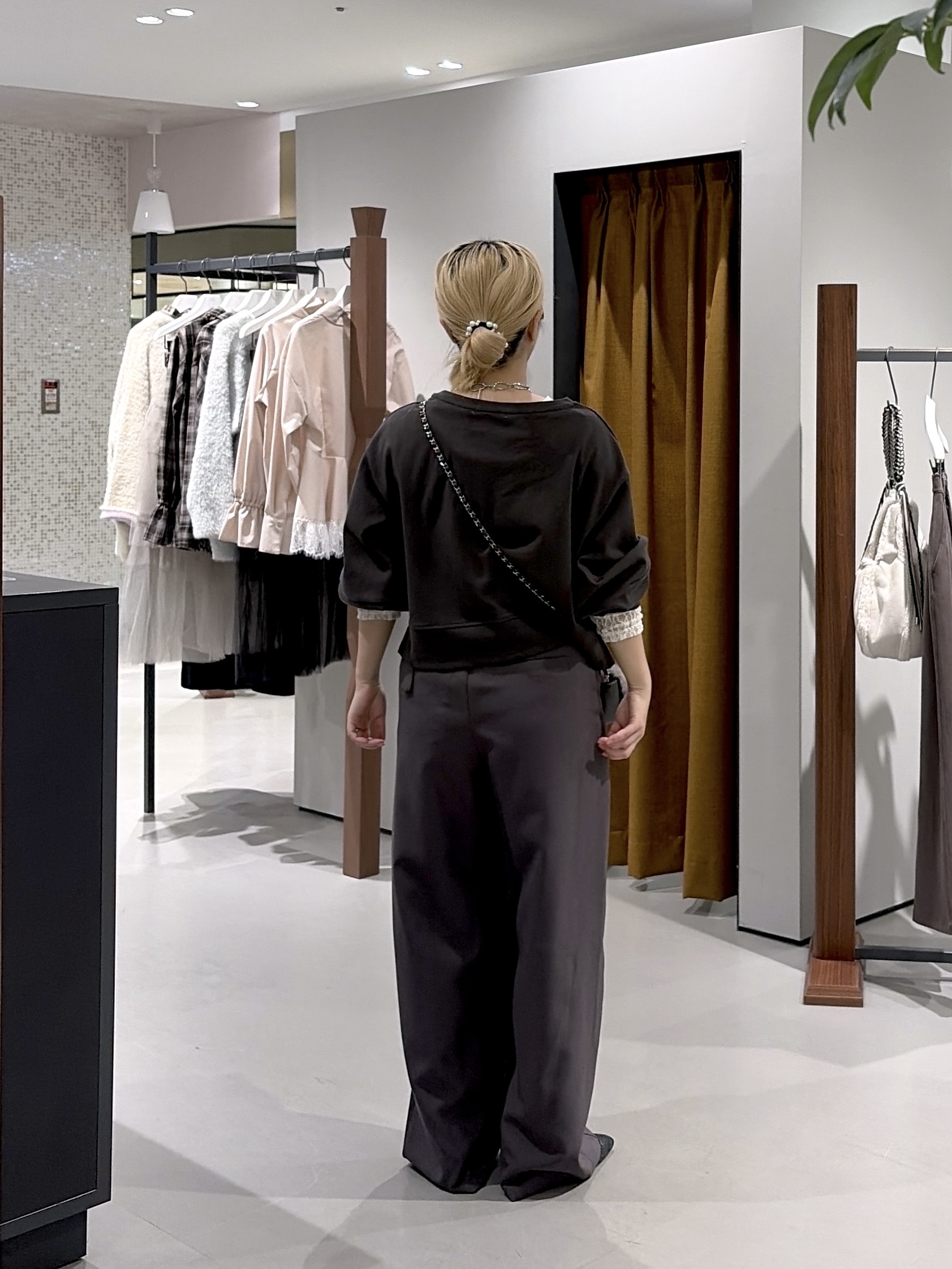 よねさんの「INDIVI｜ロングスリーブフォルムカットソー【洗える】」を使ったコーディネート